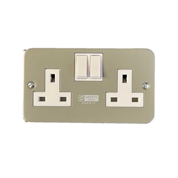 T&J Metal Clad 2 Gang Switch Socket 13A -GoKimDiam Hardware Shop Shop online for all your hardware needs at GoKimDiam Hardware Shop (by Kak Heng Hardware)! From wide range of hardware tools, premium paint supplies to essential tools for home DIY projects. Enjoy free islandwide delivery with min. $120 online order to Orchard, Tuas, Jurong, Punggol, Bedok, Sengkang, Hougang, Bukit Timah, Bukit Panjang, Bukit Batok etc. Shop with us today! Or, visit our Hardware Shop in Sembawang!
