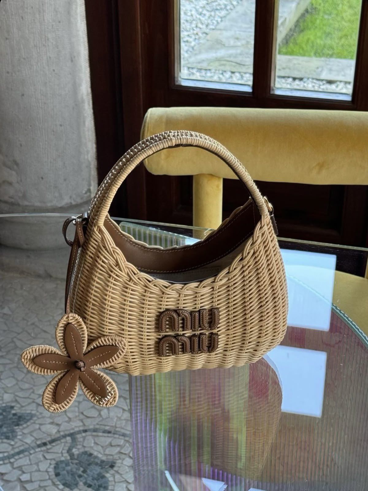 ミュウミュウ  新作ホーボー バンブーハンドバッグ