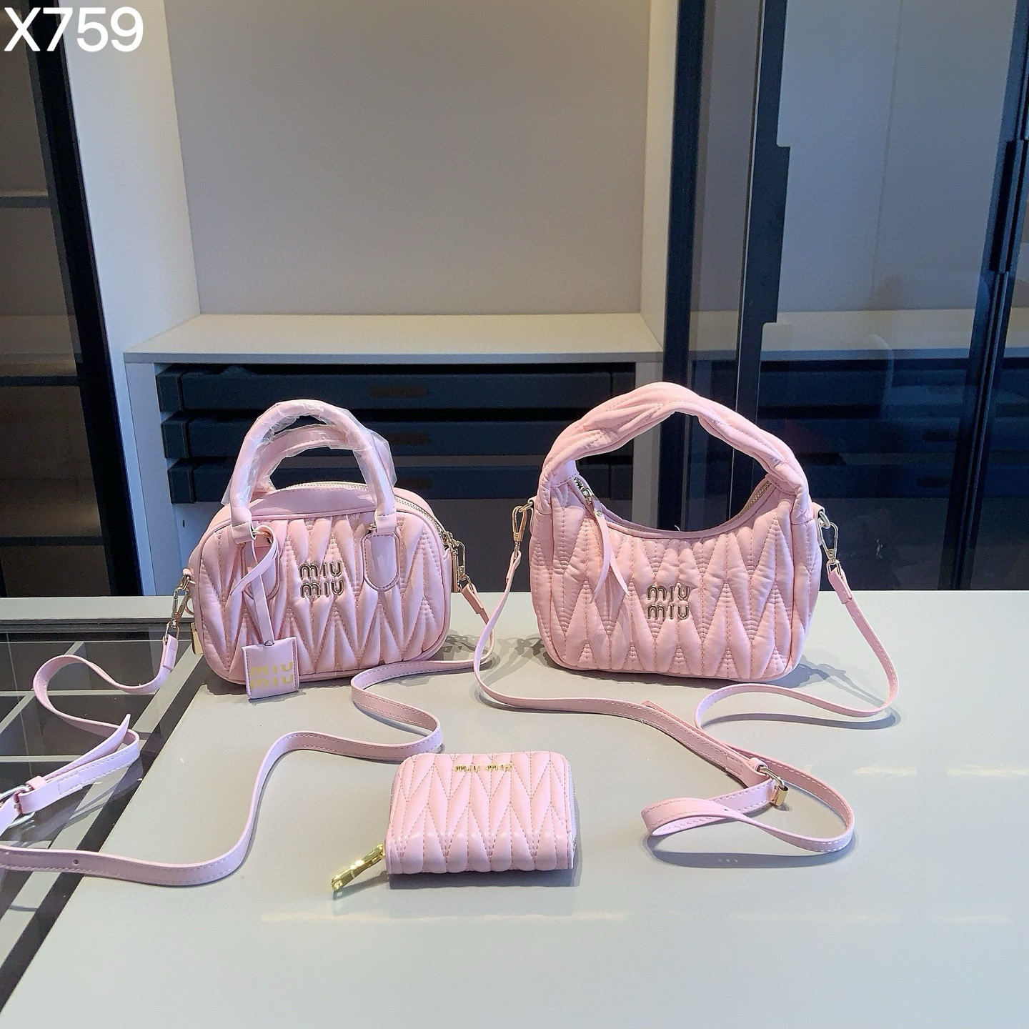 MIUMIU 「ミュウミュ ウのボウリングバッグ、ショルダーバッグ、財布」3点セット