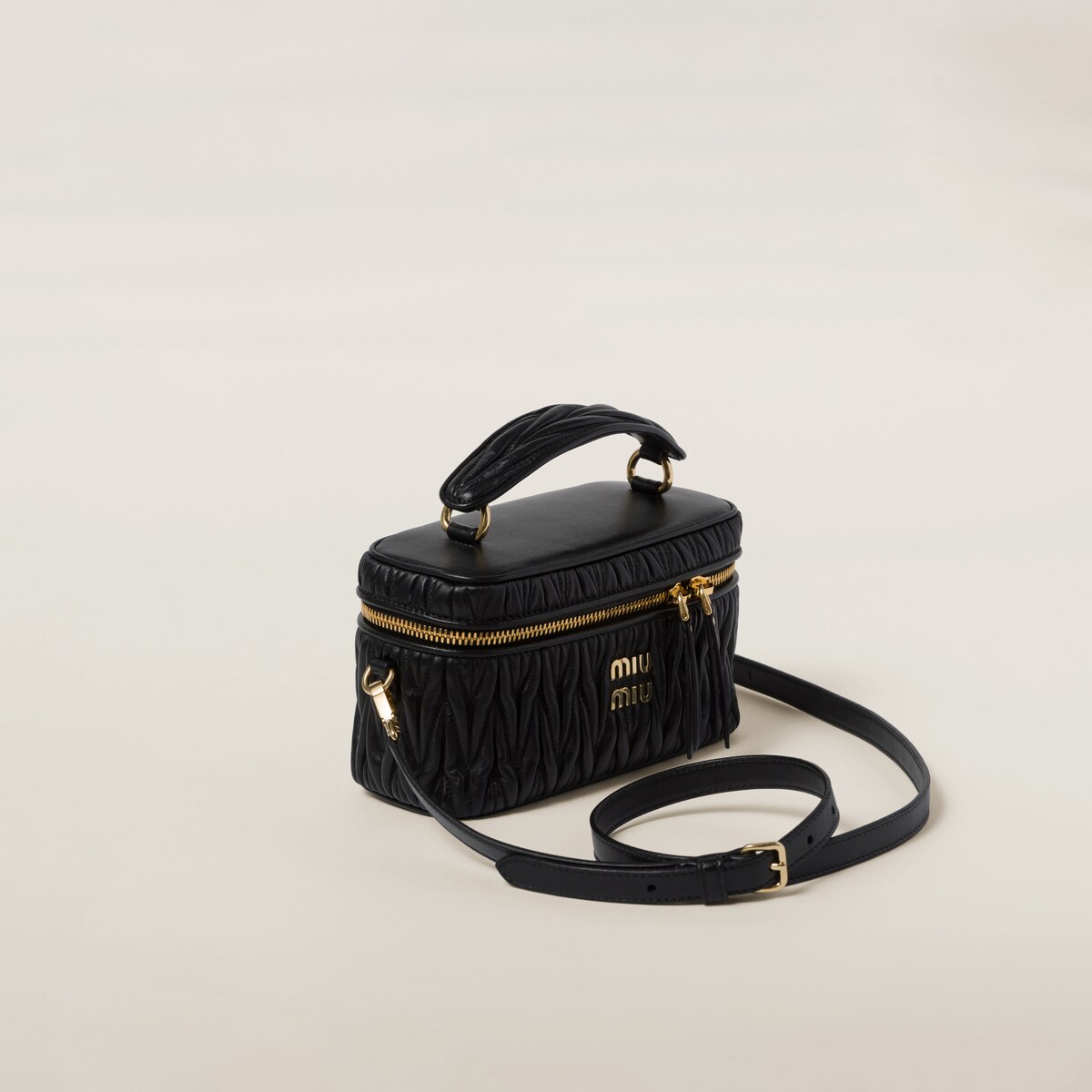 MIUMIU マテラッセレザー ショルダーバッグ