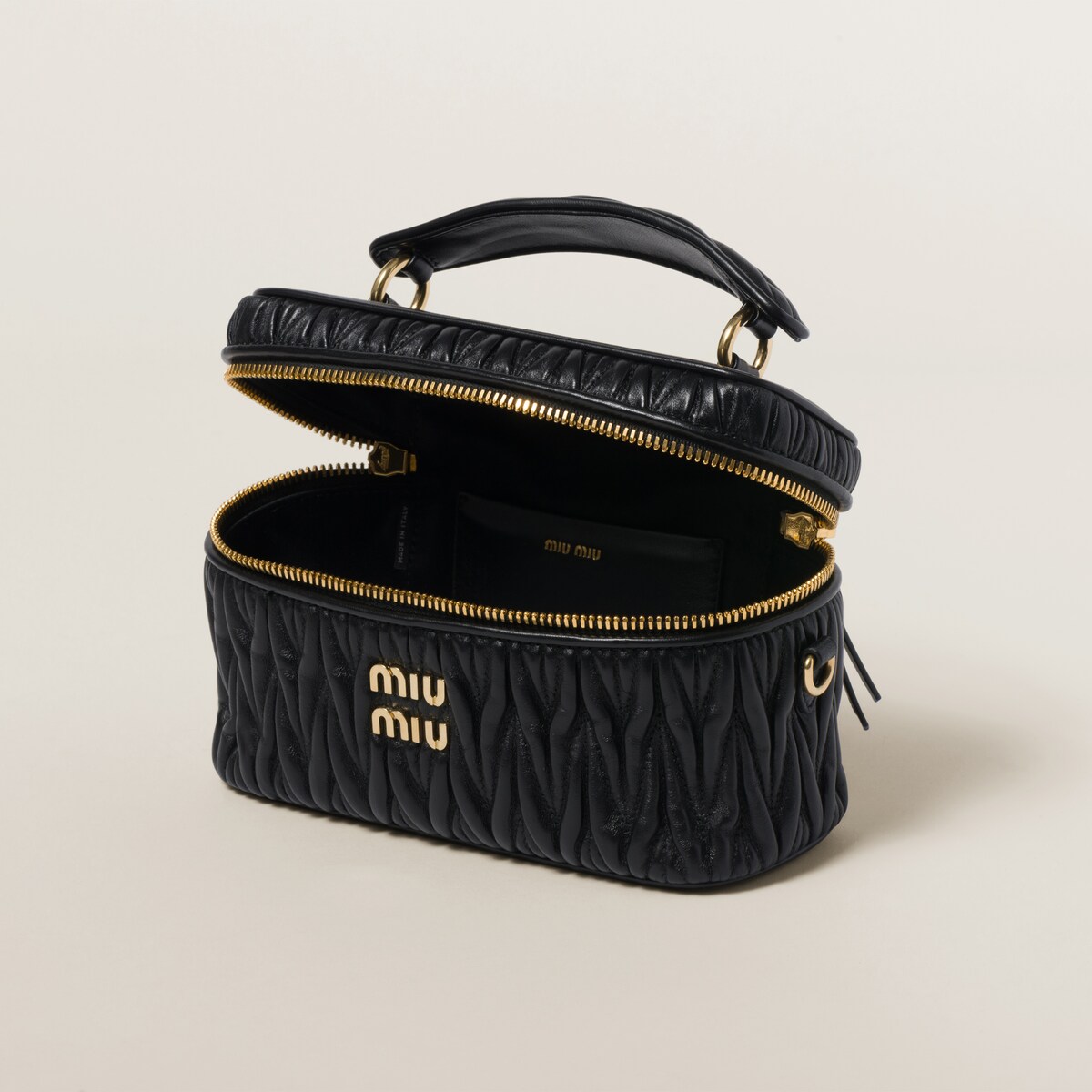 MIUMIU マテラッセレザー ショルダーバッグ