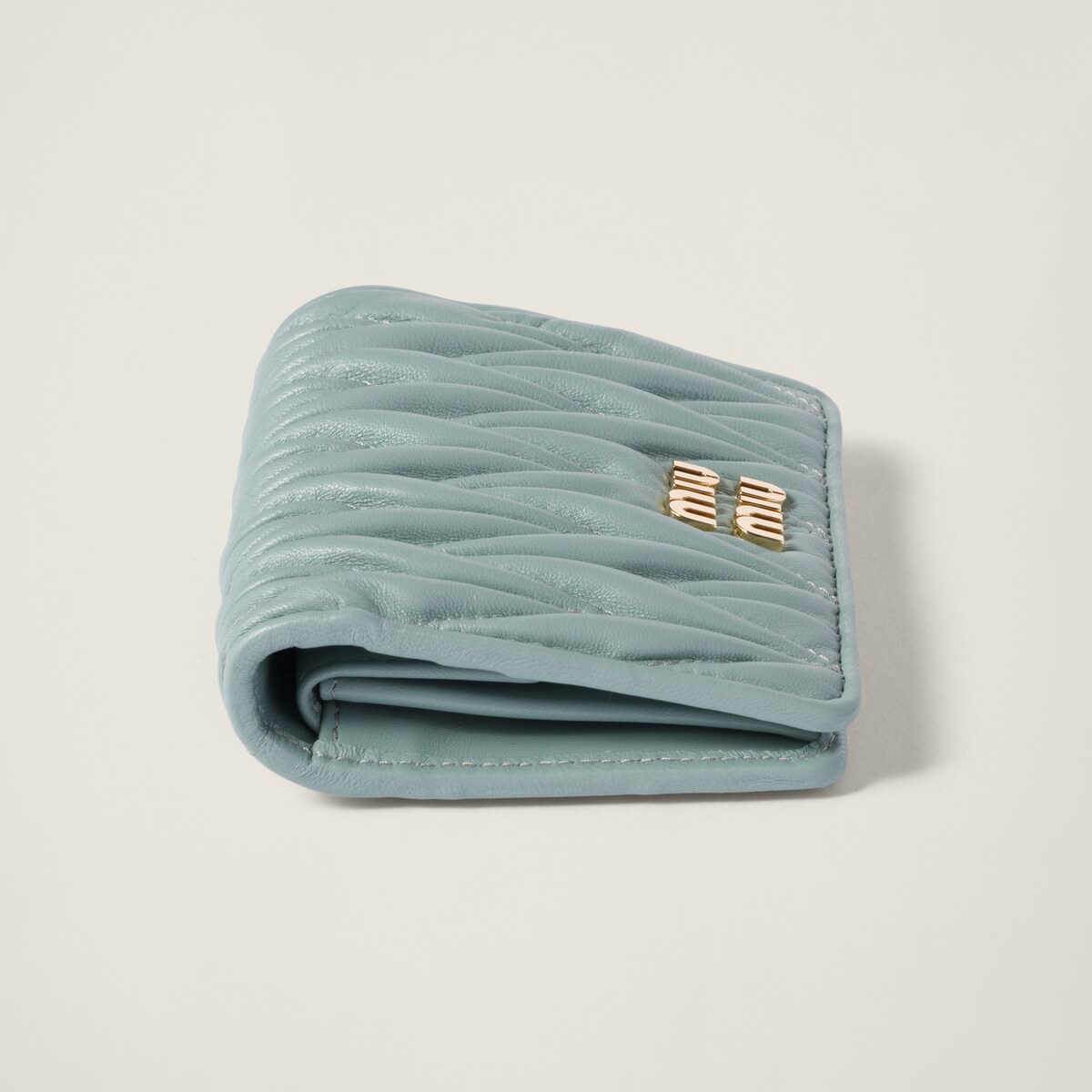 MIUMIU マテラッセレザー 折り財布