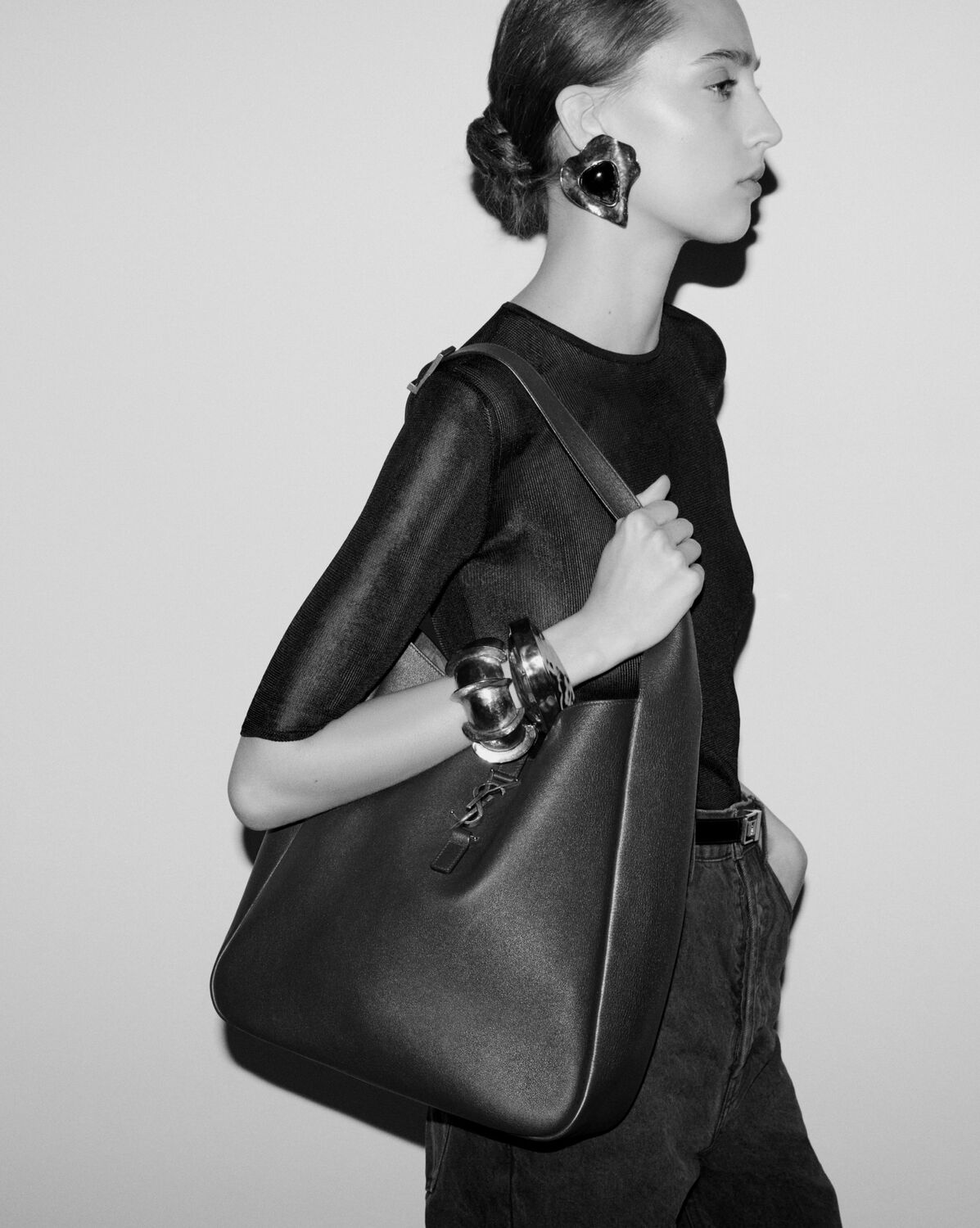 Saint Laurent le 5 à 7 ソフト ラージ　　le 5 à 7 ソフト ラージ  （グレインレザー）　