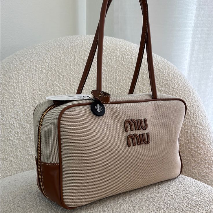 ミュウミュウ  大容量トートバッグ