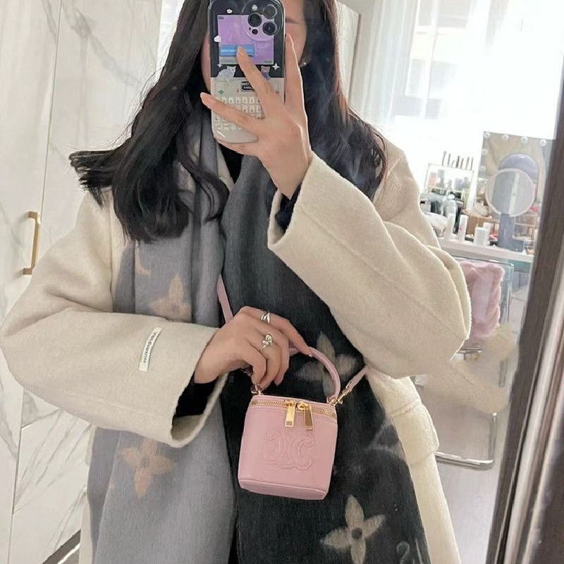 新作 CELINE♪ バケツバッグ ミニカメラバッグ