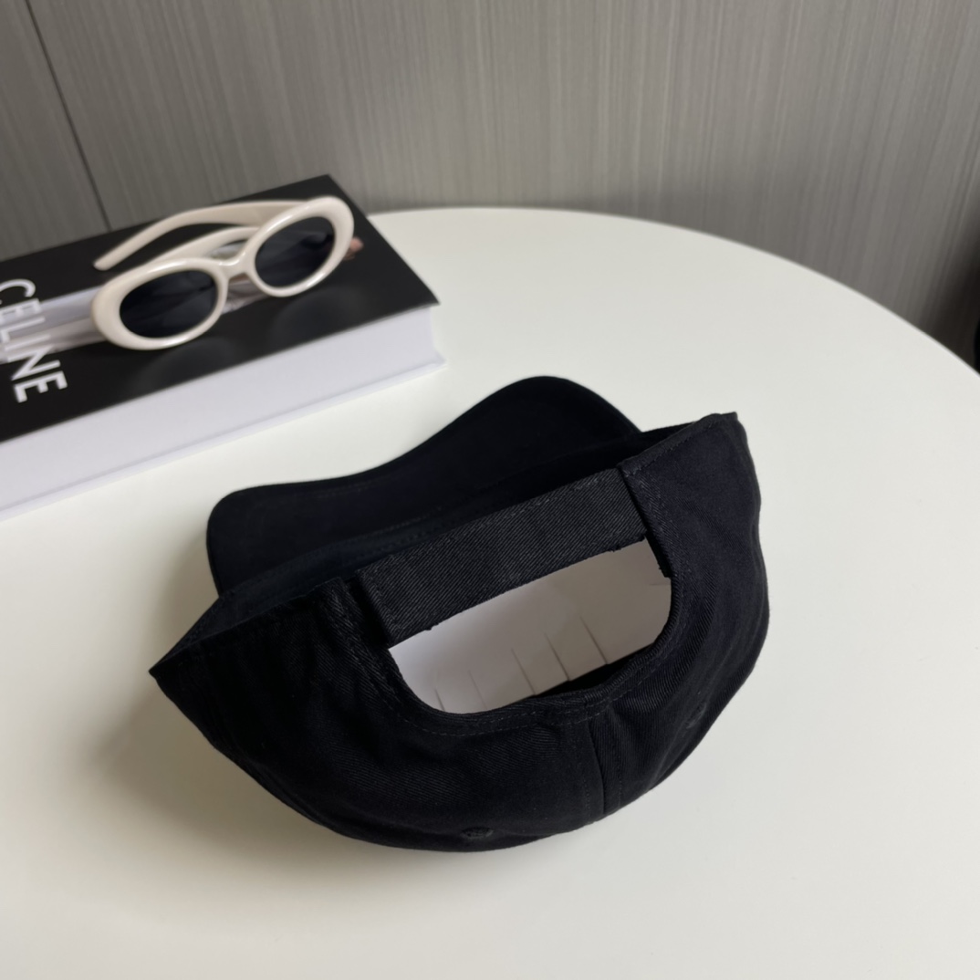 MiuMiu　Drill コットン*ベースボールキャップ