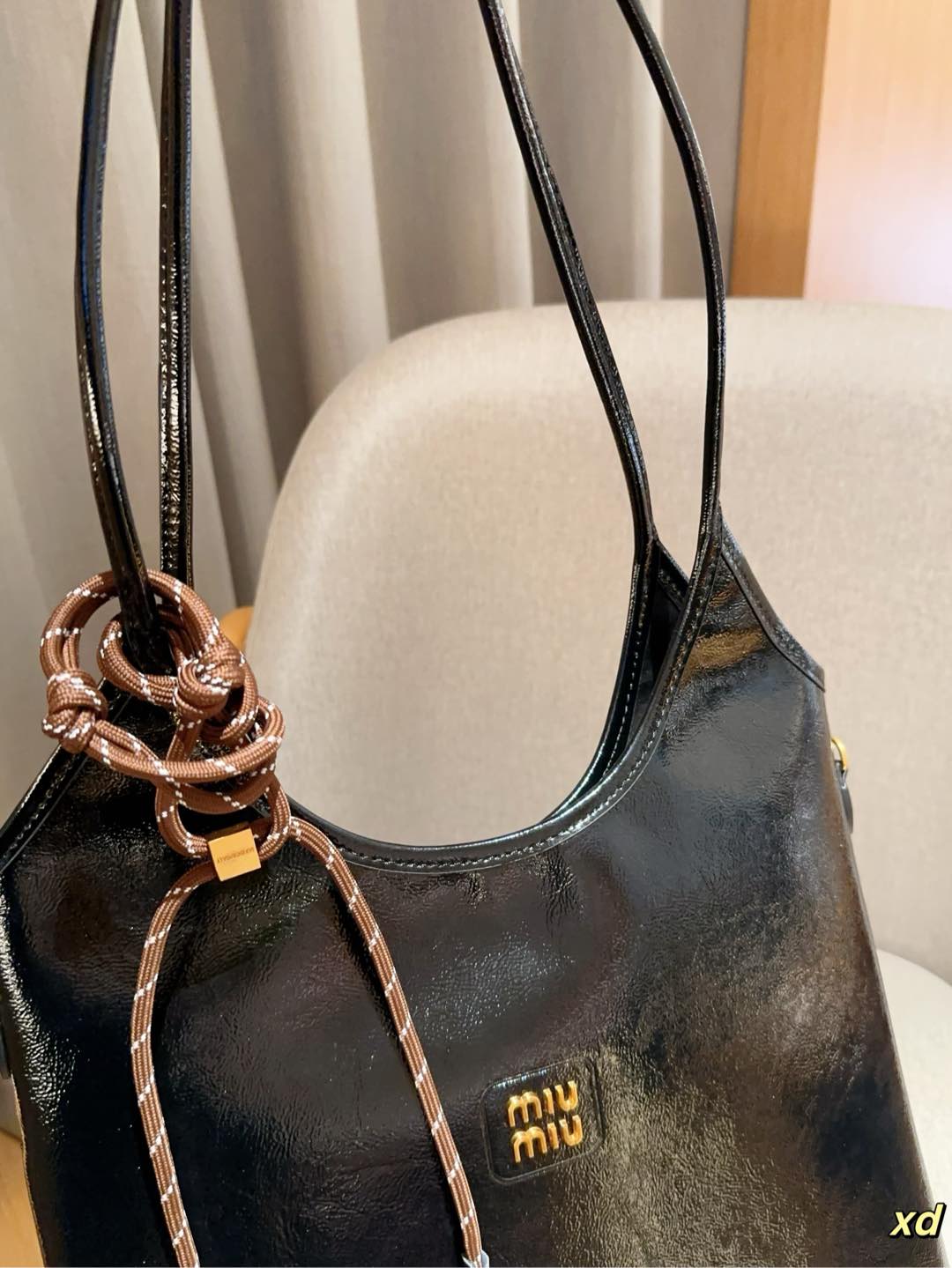 MIUMIU IVY ナプラック パテントレザーバッグ