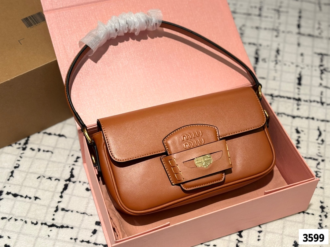 MIUMIU ペニーレザーバッグ