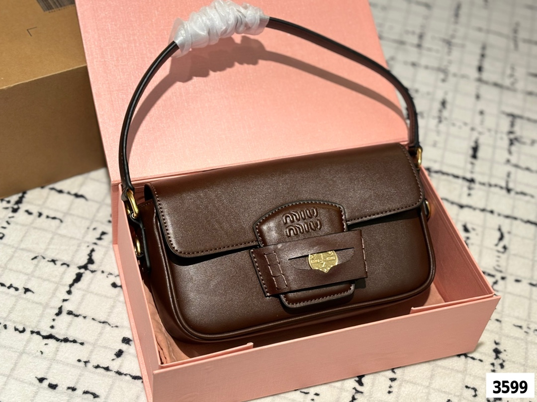 MIUMIU アバンチュール ナッパレザー バッグ