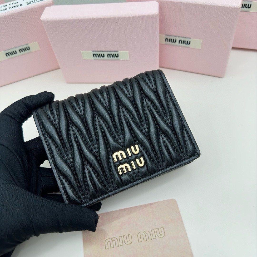 MIUMIU マテラッセレザー 折り財布