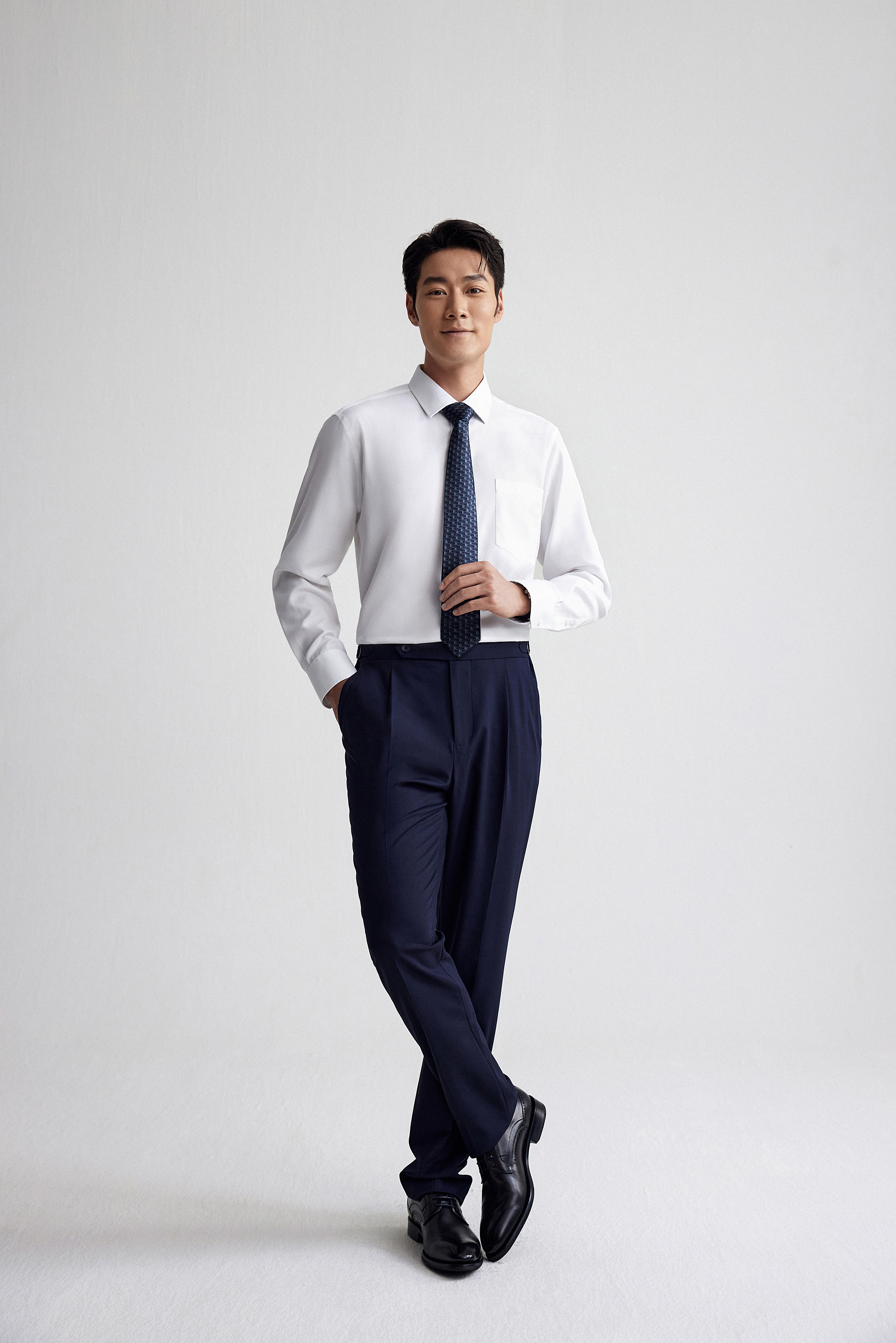 Goldlion Business Regular Fit 3D Silk+ Wrinkle Free Long-Sleeved Shirt (White)