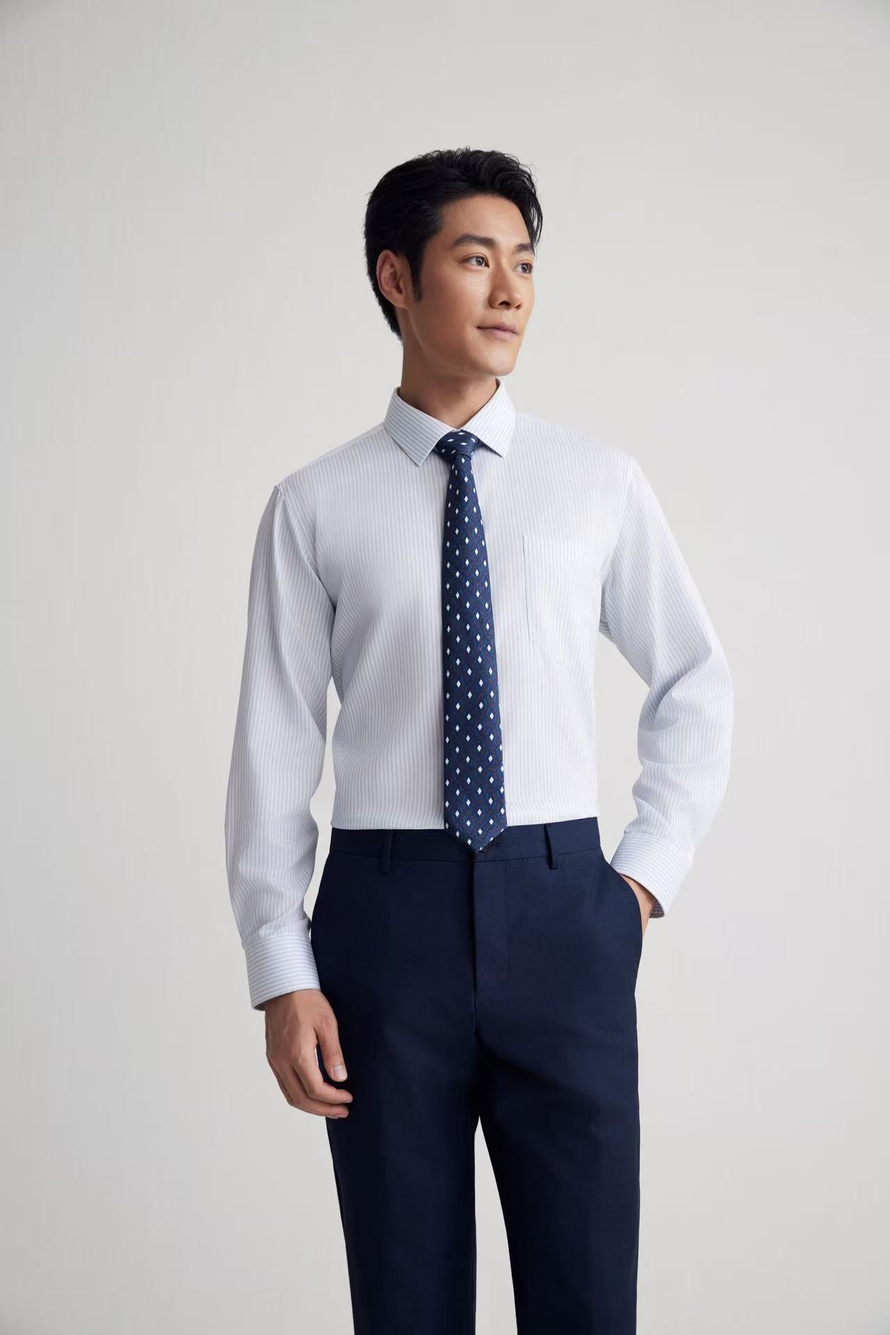 Goldlion Business Regular Fit 3D Silk Wrinkle Free Long-Sleeved Shirt (Blue/White)