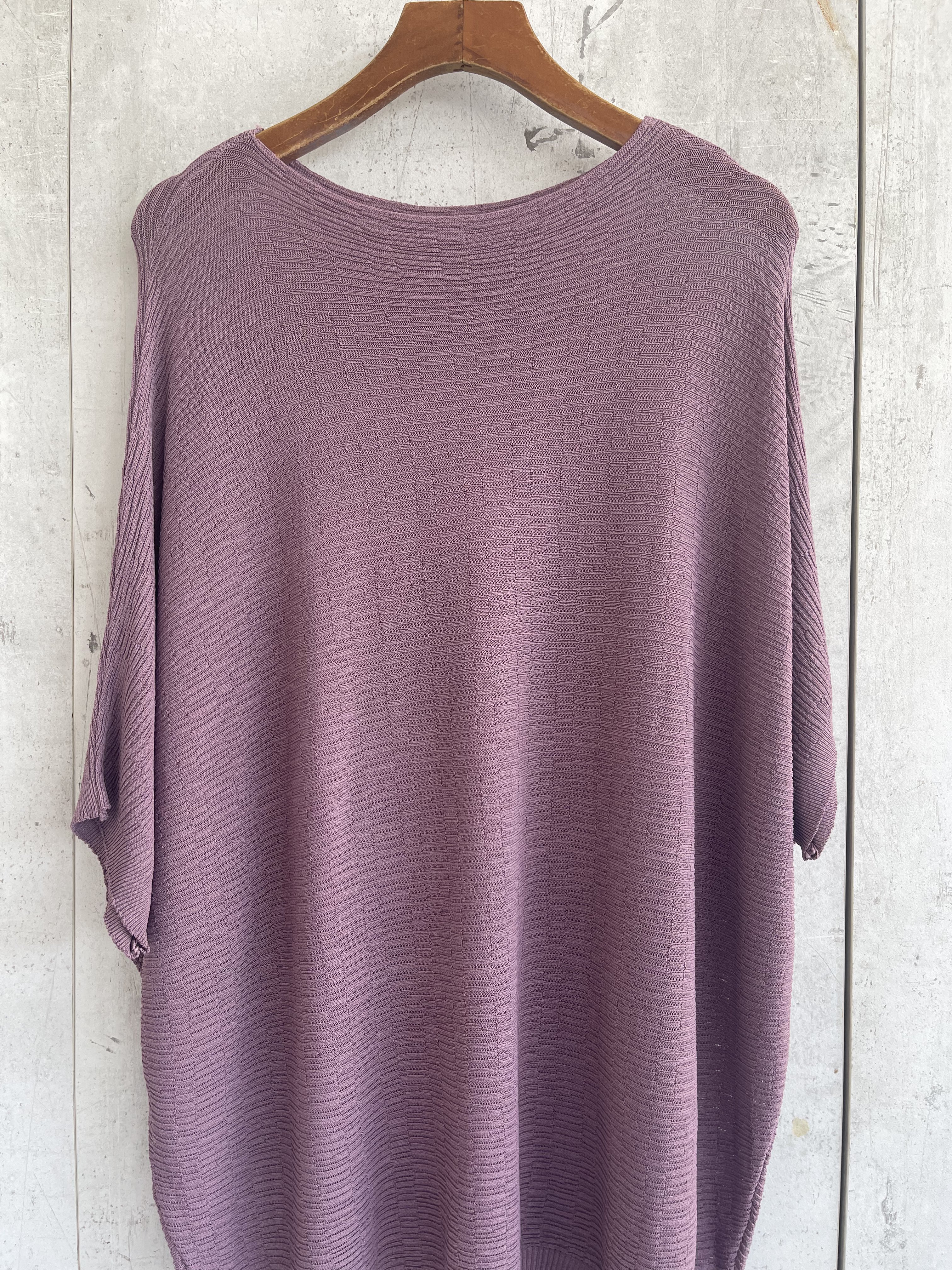 818 Coraline Cap Sleeved Knitted Top W Ribbed Design (B 53-65cm; L 51cm)