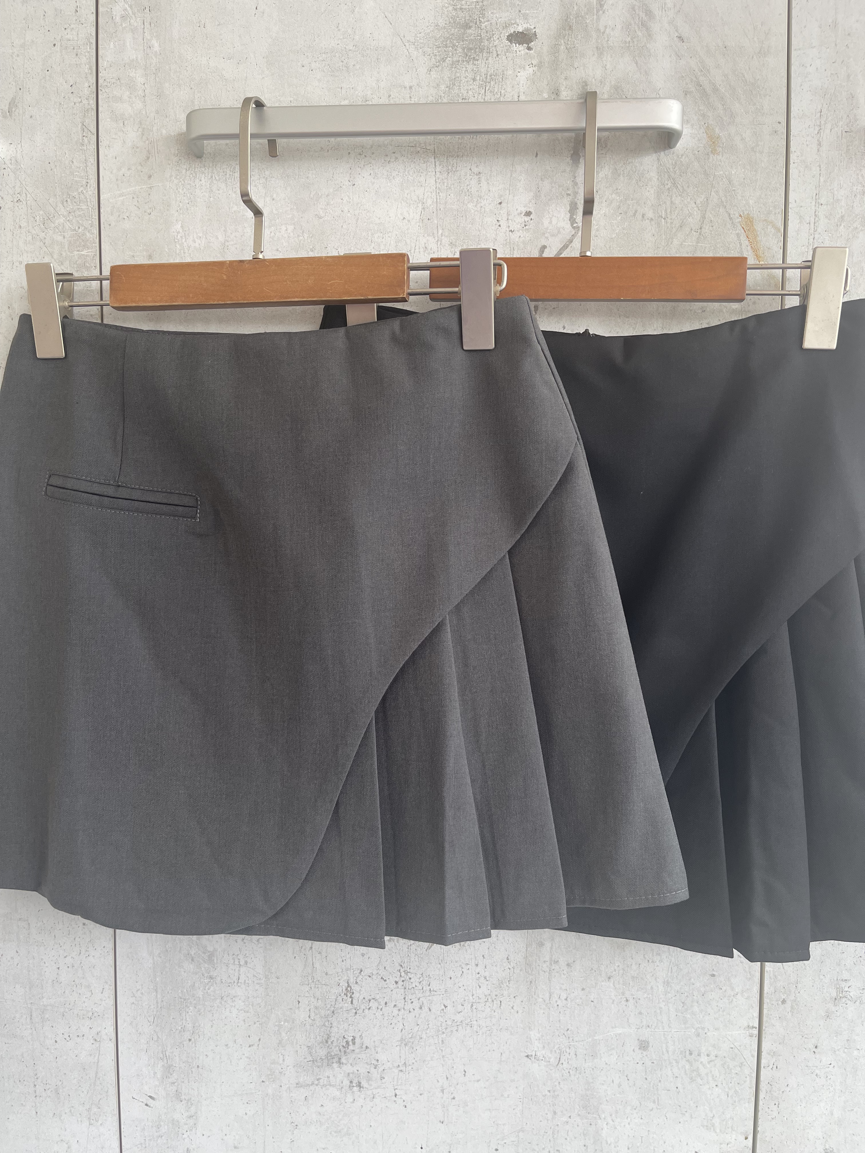 685 Makalynn Mini Skirt W Pleats (L Size: UW 36cm, H 48cm, L 40cm; XL Size: UW 38cm, H 50cm, L 41cm)