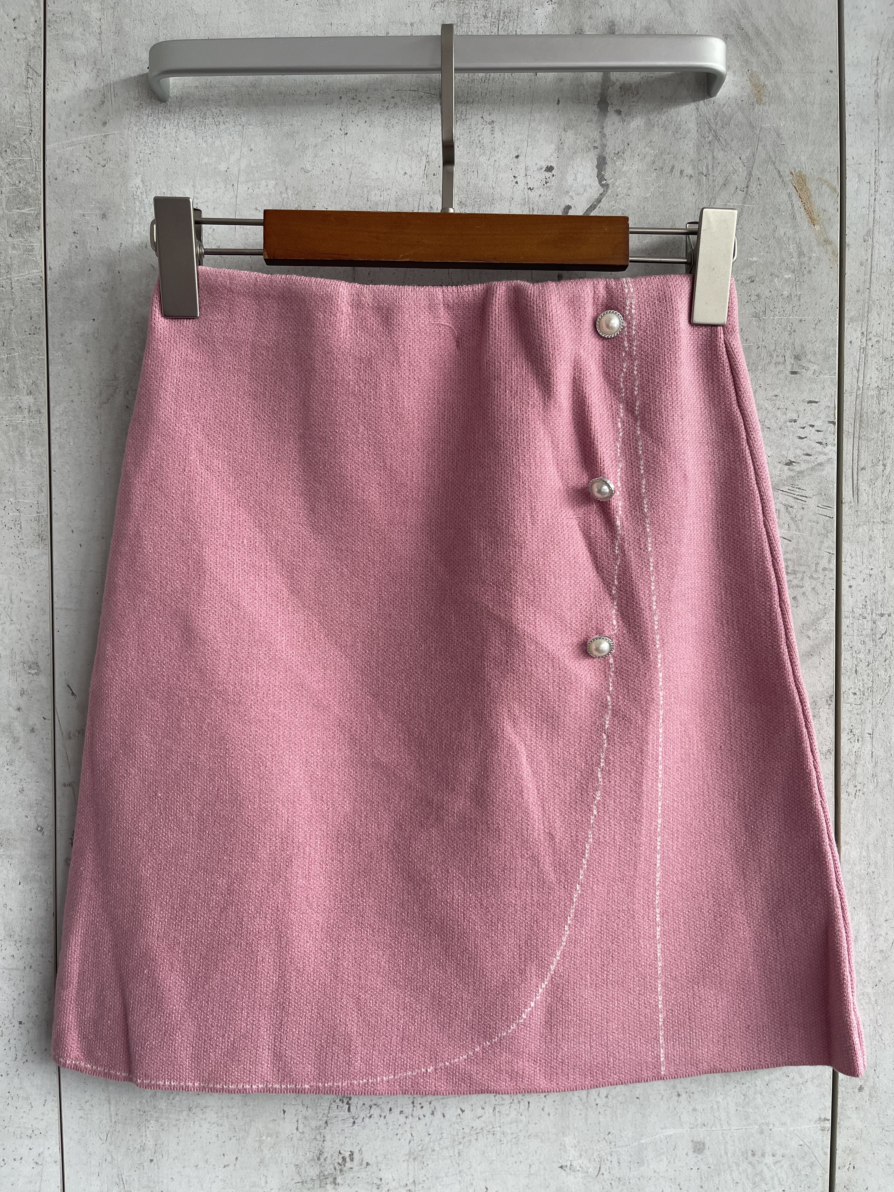 323 Kassidy Knitted Mini Skirt (UW 32-45cm; H 43-48cm; L 45cm)