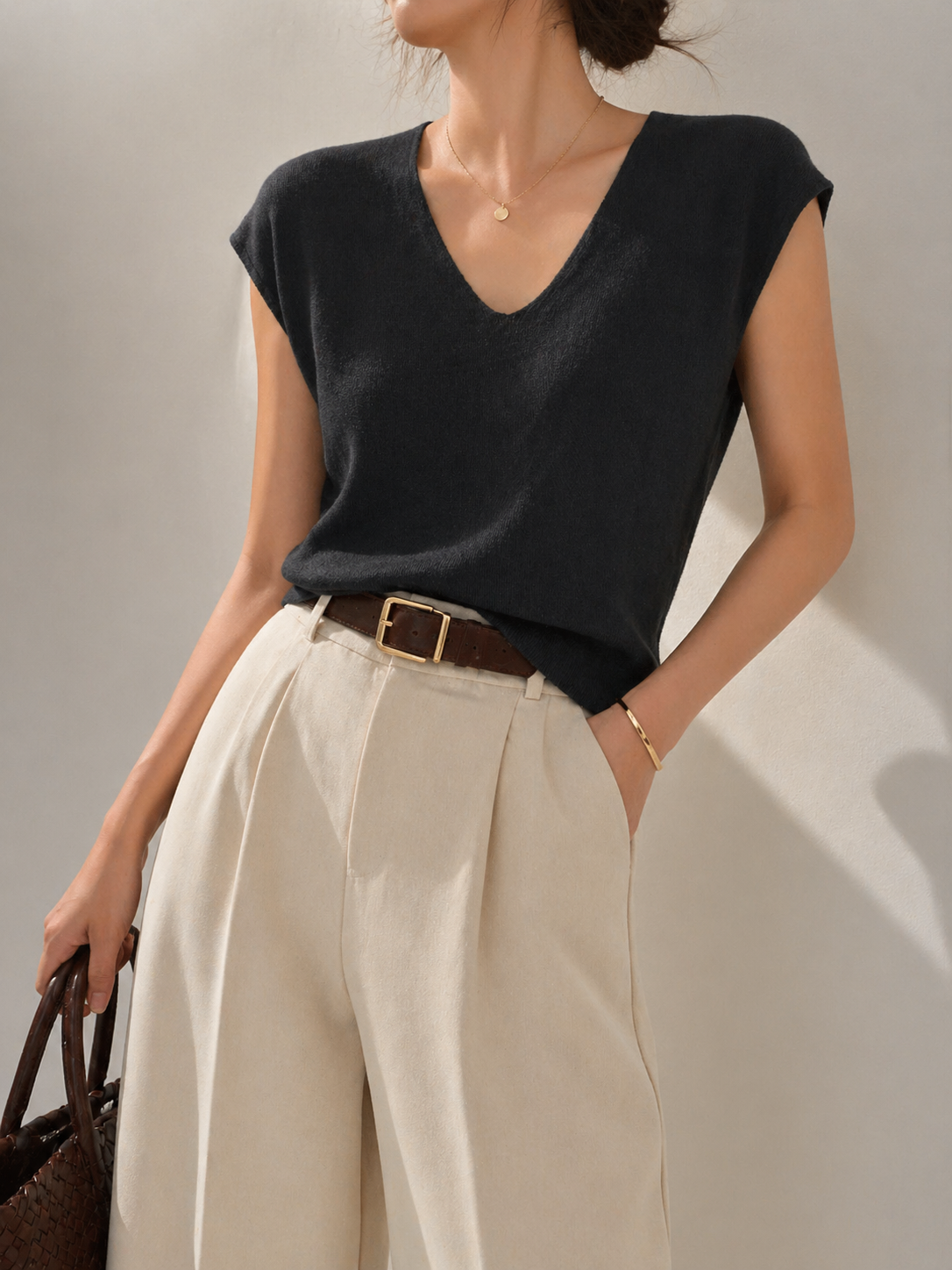3692 Vondelle Sleeveless V-Neck Cooling Knit Top (B 34-52cm; L 56cm)