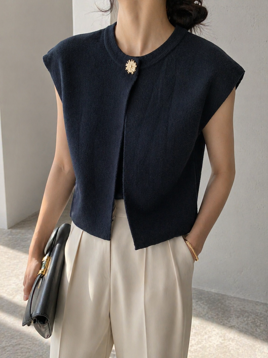 655 Paulette Parisian Chic Top Button Knit Vest (B 45-55cm; L 45cm)