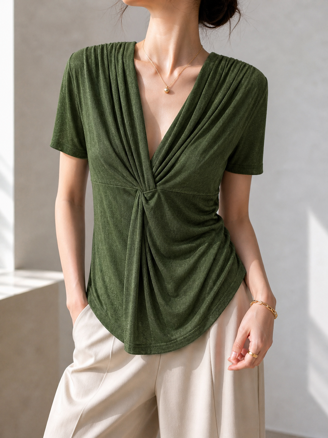 1782 Tarrin Short Sleeve Twist Front Top (B 35-50cm; L 56cm)