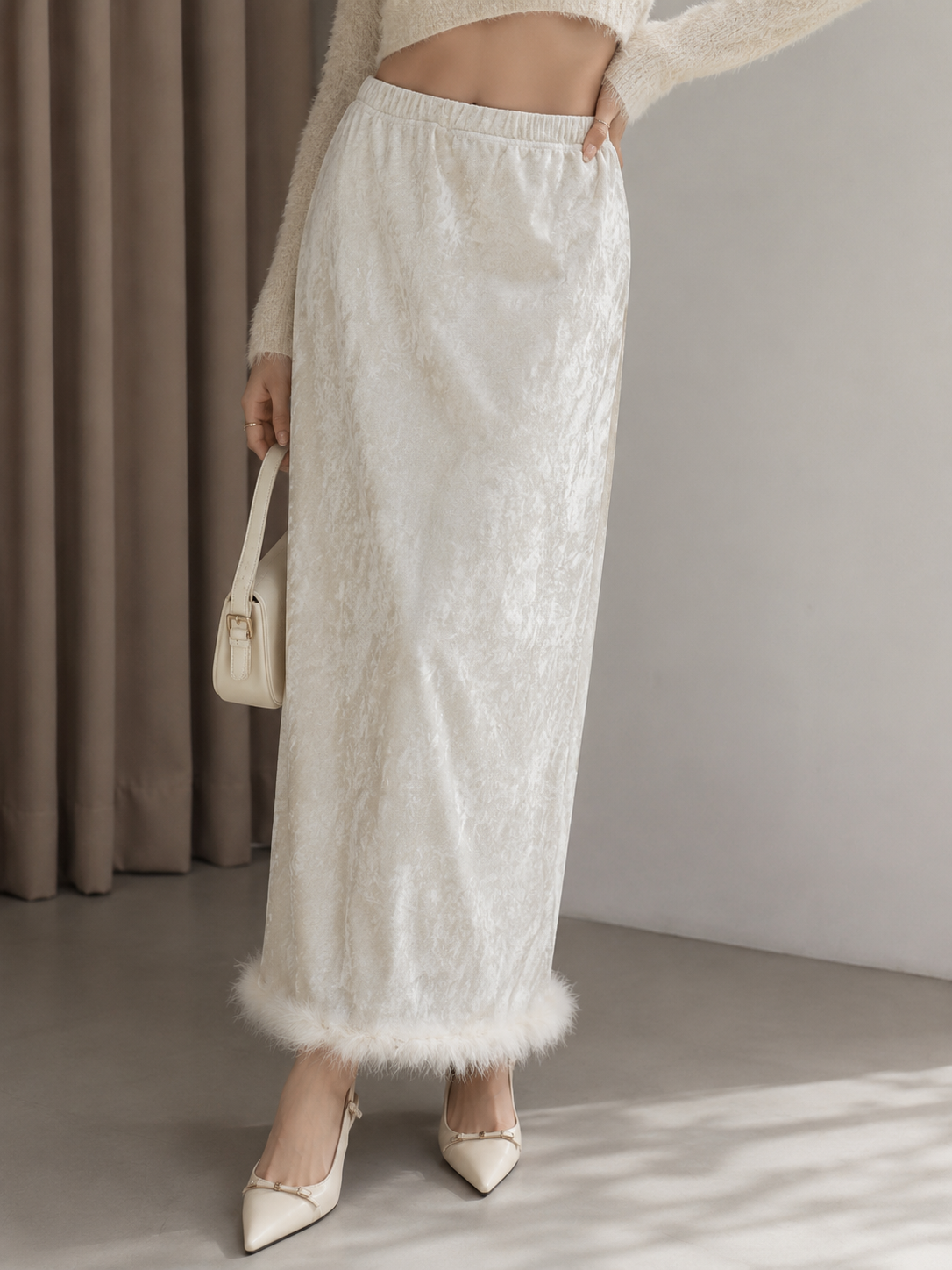 1859 Vichelle Furry Hem Velvet Skirt w Back Slit (UW 33-43cm; H 45-50cm; L 90cm)