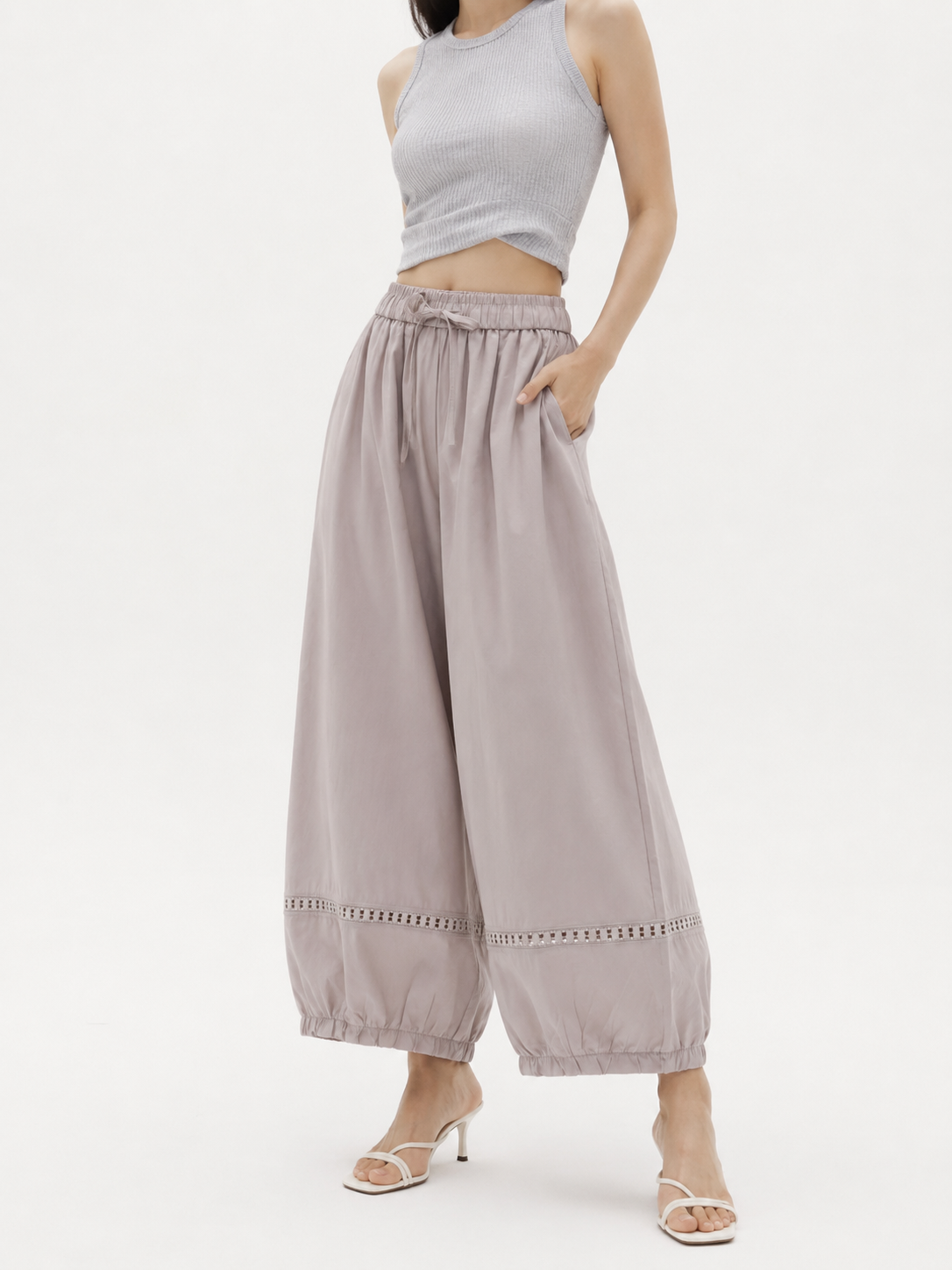 26822 Reinette Ruffled Elastic Hem Tie-Waist Pants (UW 33-43cm; H 50-55cm; L 90cm)