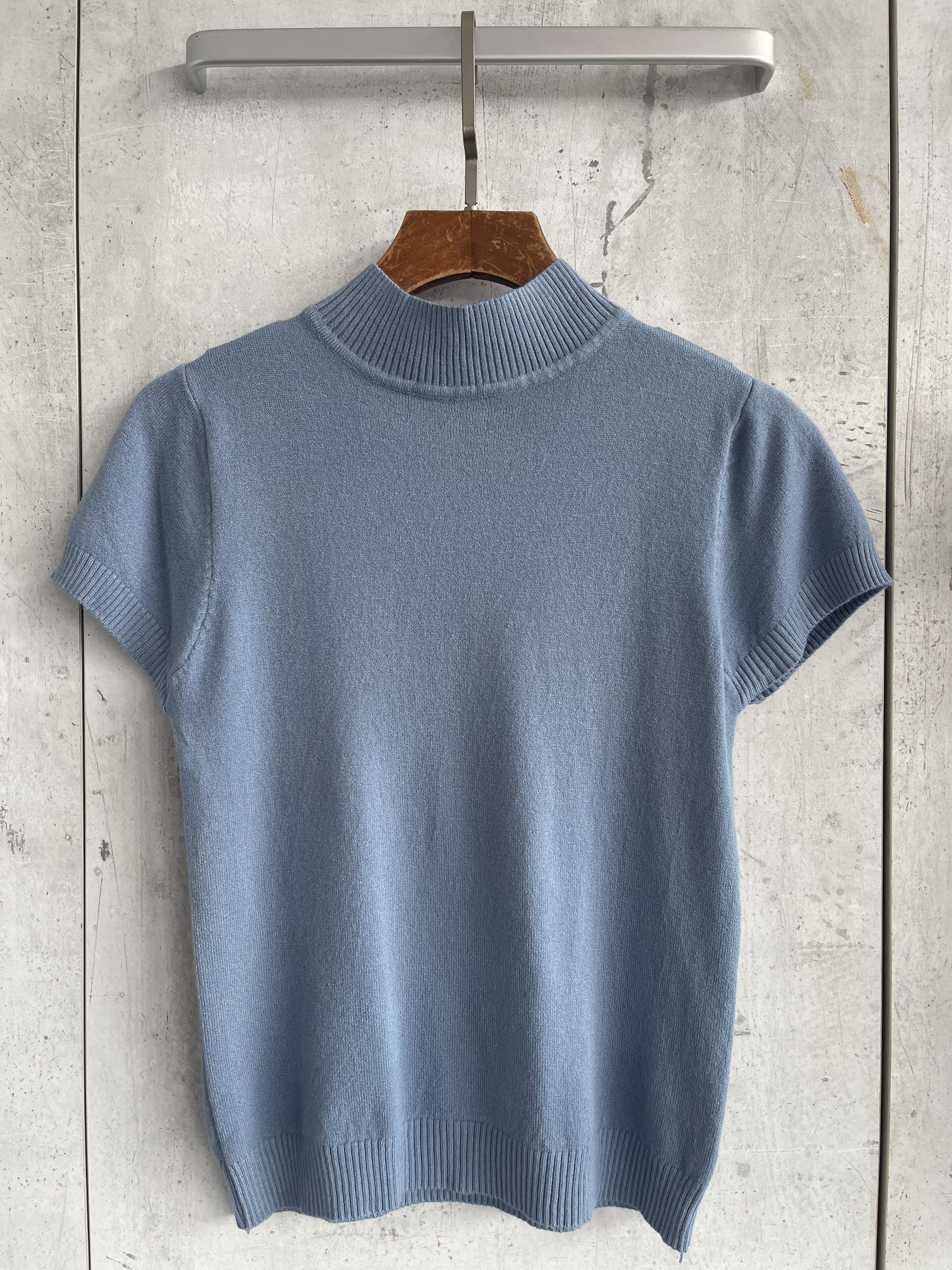 558: Basic High Neck Knit Top (B 36-48cm; L 50cm)
