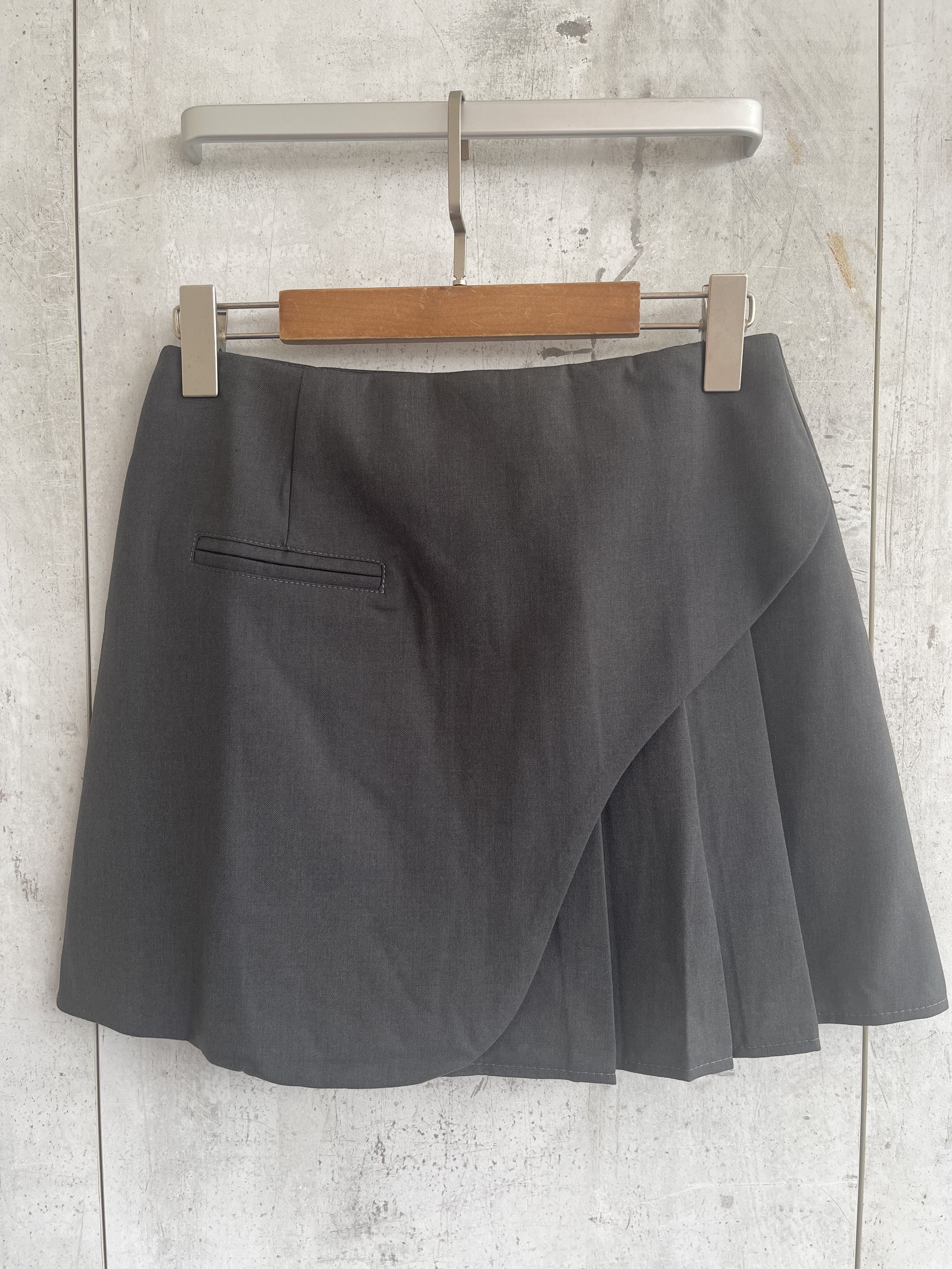 685 Makalynn Mini Skirt W Pleats (L Size: UW 36cm, H 48cm, L 40cm; XL Size: UW 38cm, H 50cm, L 41cm)