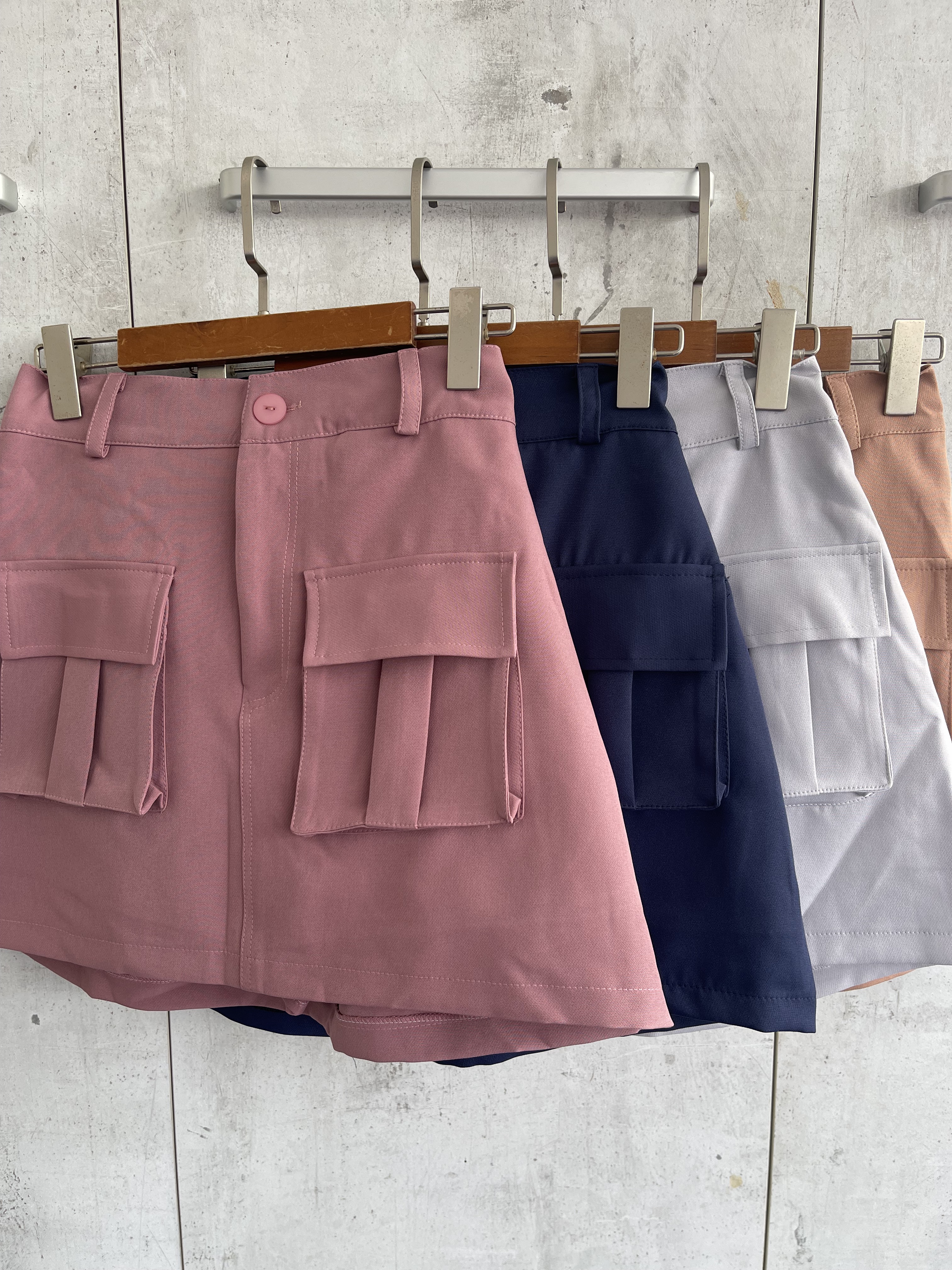 1689 Sales: Coolidge Chic Skirt (UW 32-45cm; H 49-55cm; L 39cm)