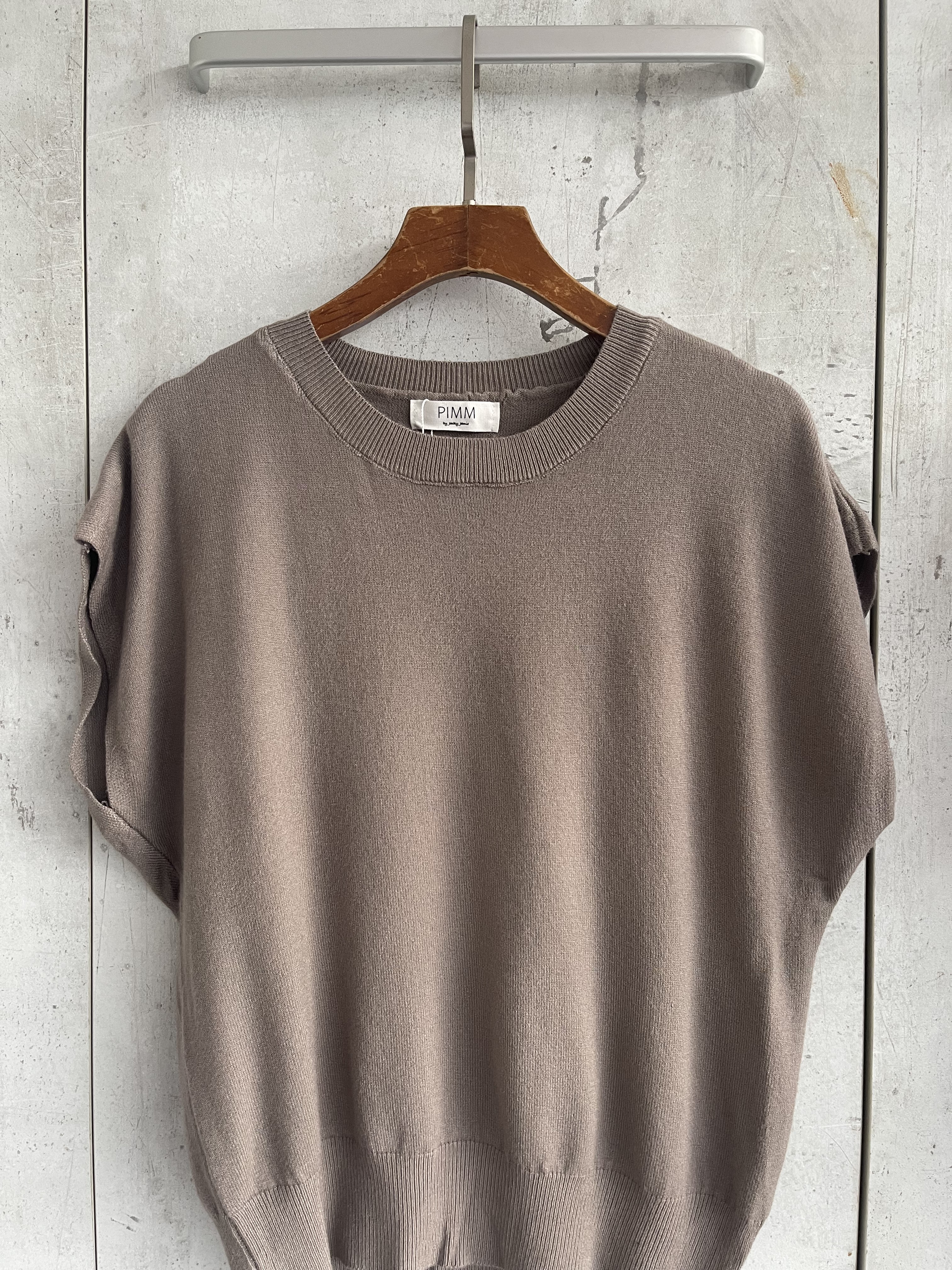 220 Campbell Cap Sleeved Knitted Top (B 48-62cm; L 52cm)