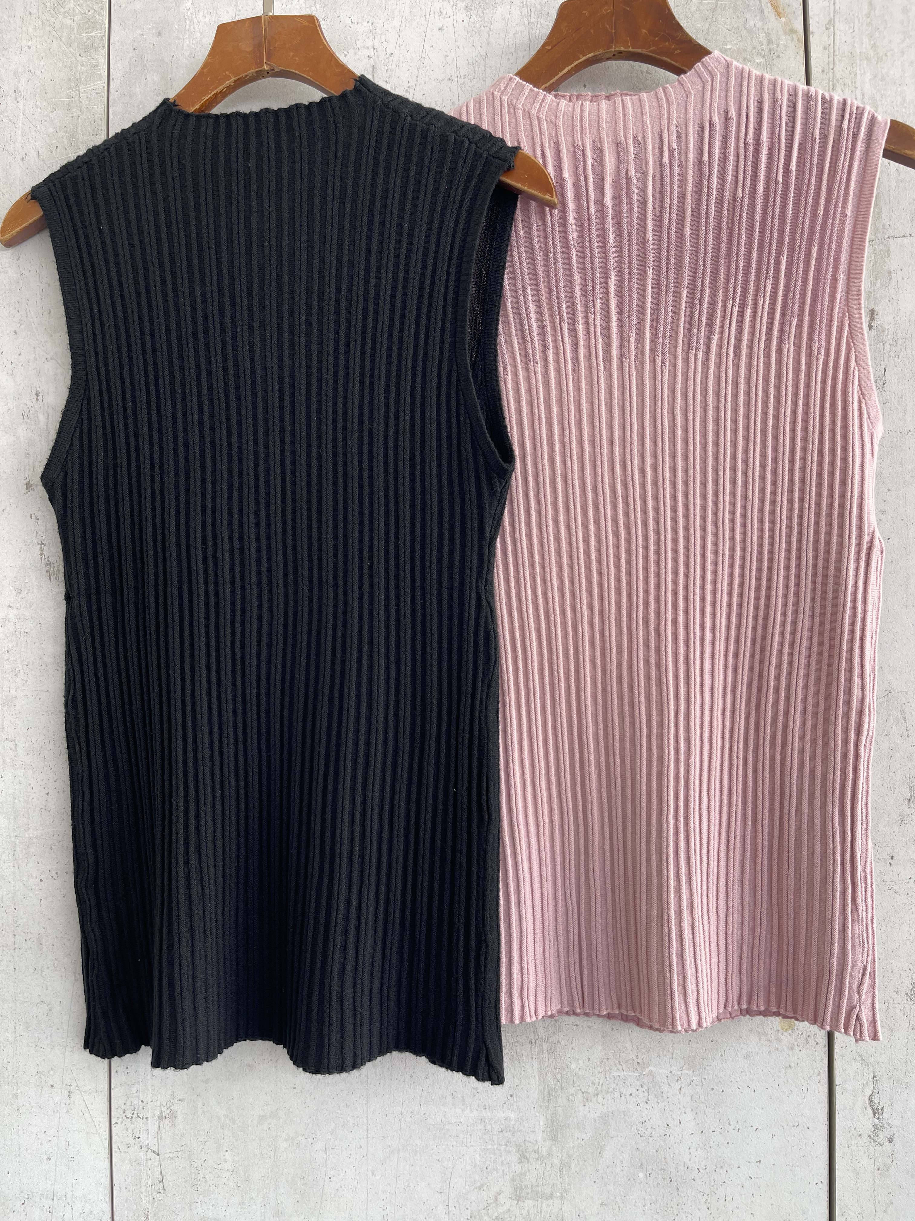 1931 Sales: Cosette High Neck Sleeveless Knit Top (B 35-47cm; L 56cm)