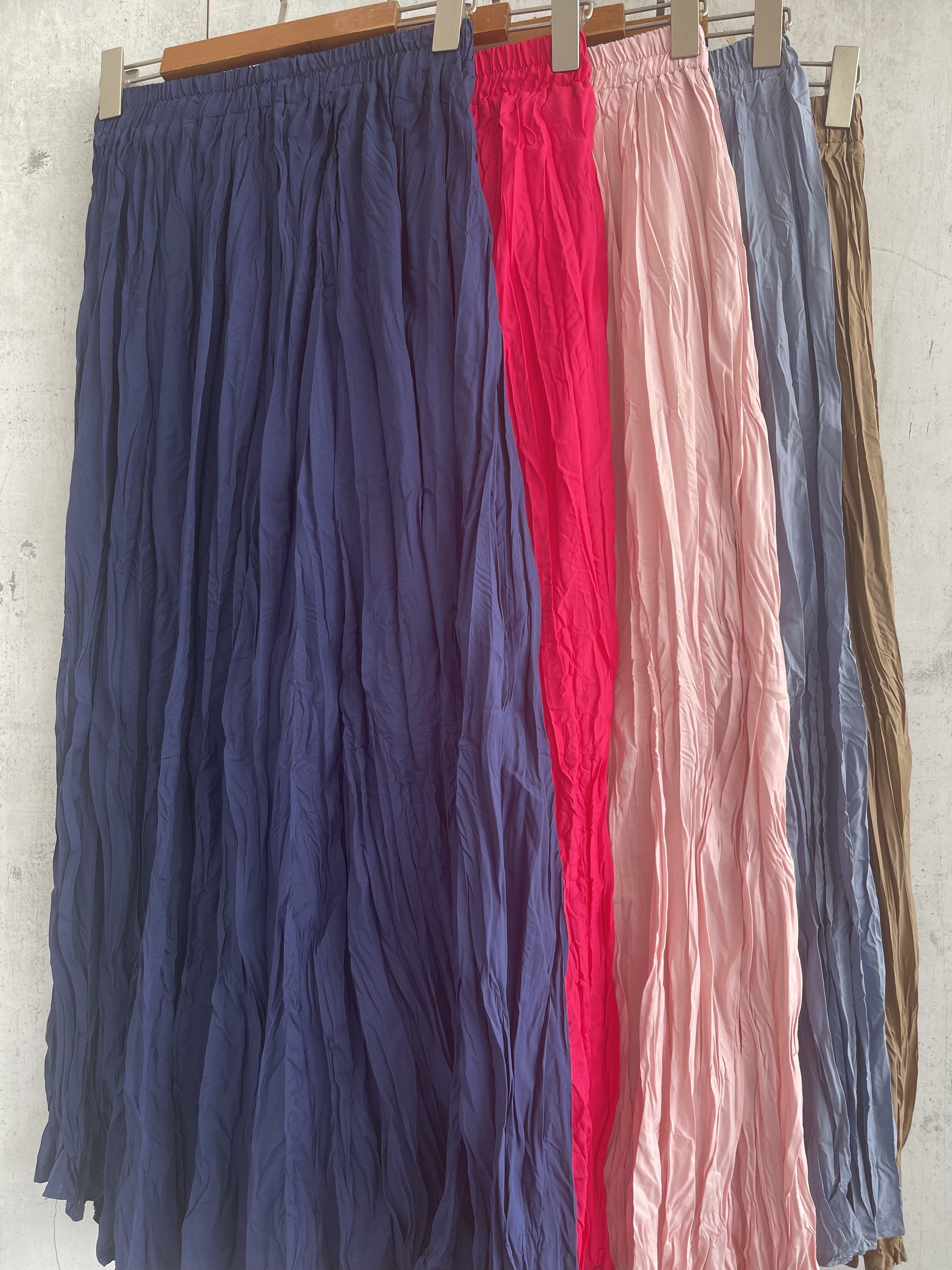 323 Madina Soft Crepe Midi Skirt (UW 31-47cm; H FS; L 86cm)