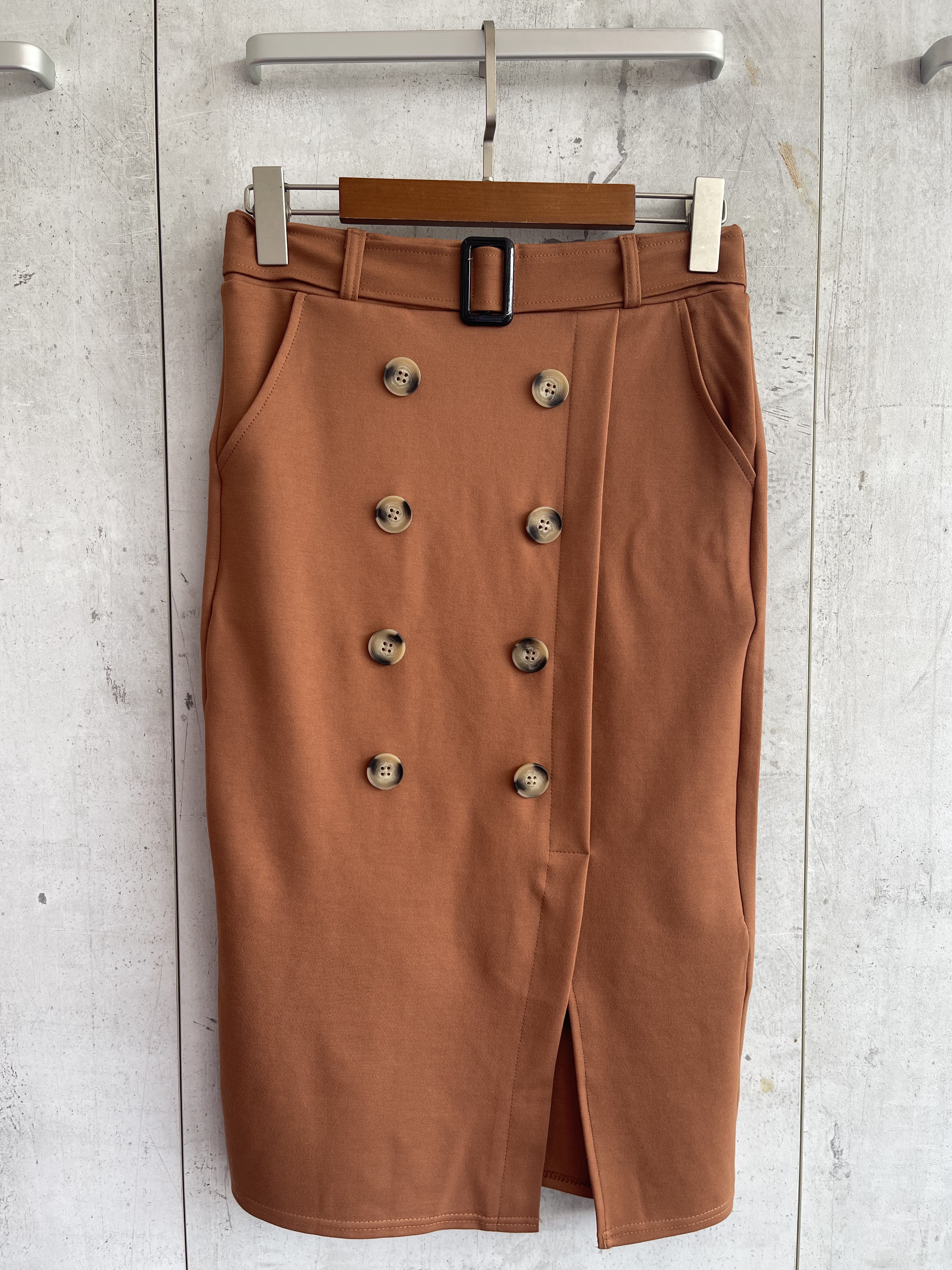 2422 Madara Midi Skirt W Non Functioning Buttons & Belts (UW 36-48cm; H 41-52cm; L 67cm)