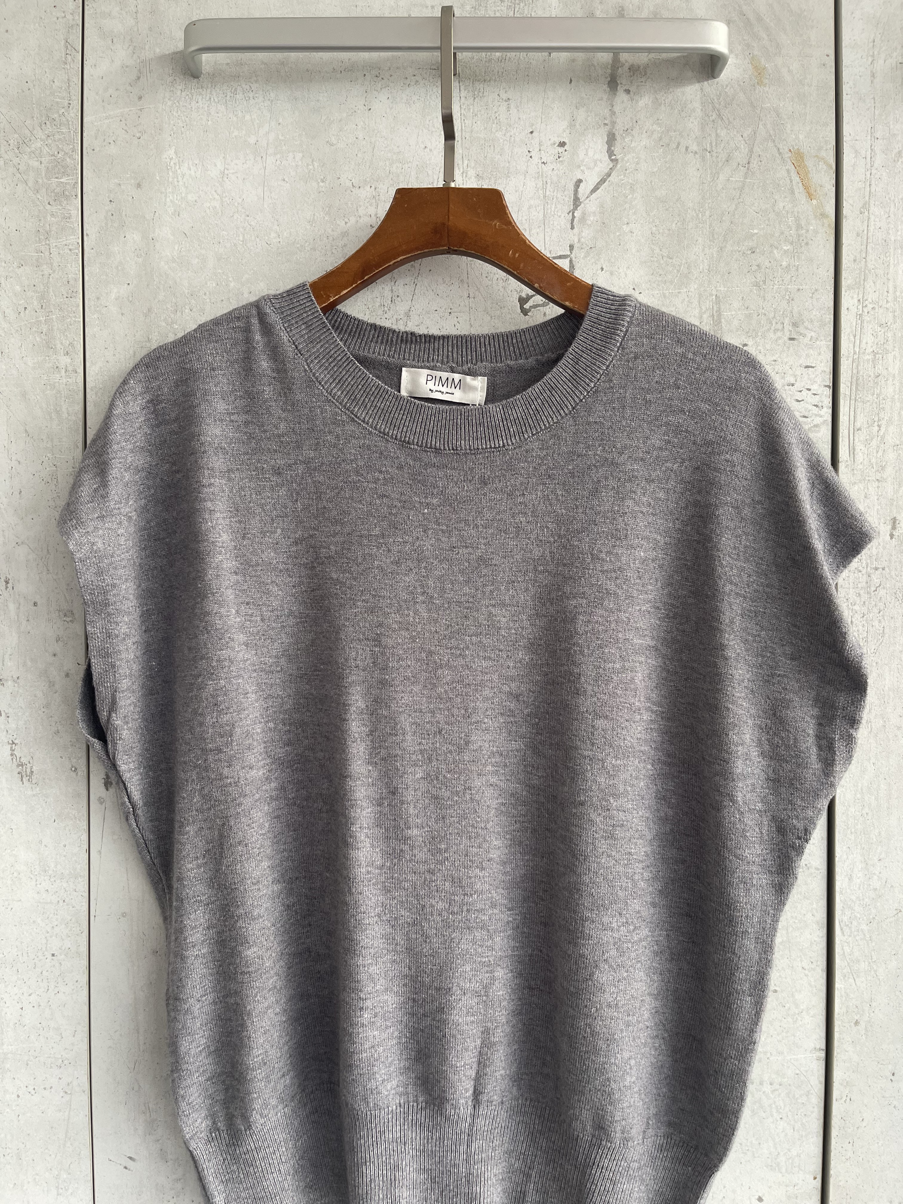 220 Campbell Cap Sleeved Knitted Top (B 48-62cm; L 52cm)