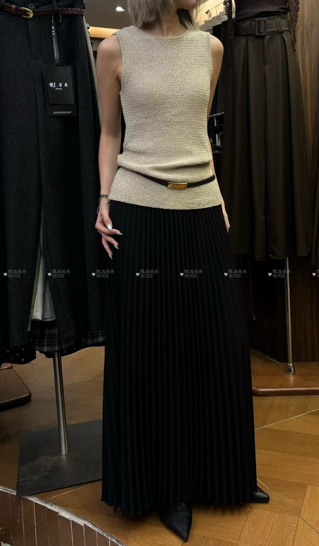 GZ July Stream #susan: (PO) 16703 Elysian Pleated Maxi Skirt (UW 32-40cm; L 93cm)
