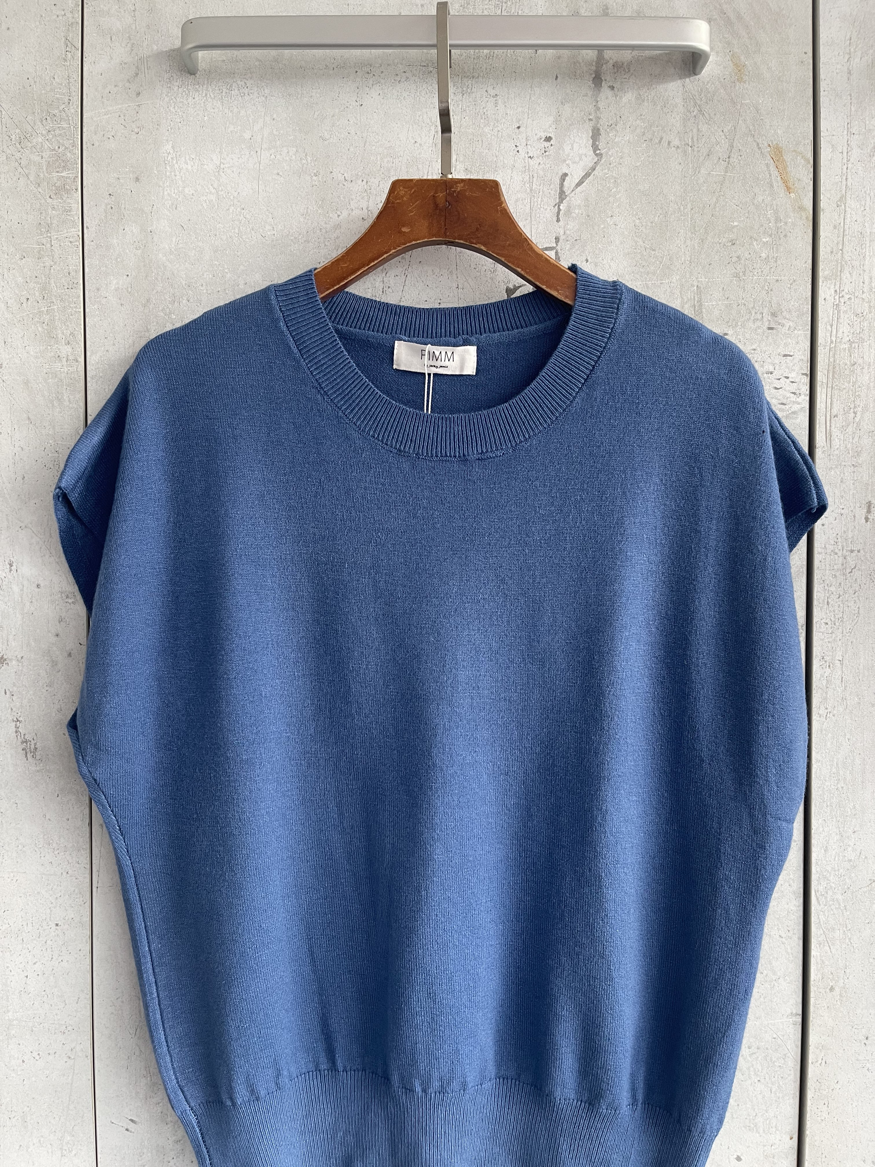 220 Campbell Cap Sleeved Knitted Top (B 48-62cm; L 52cm)