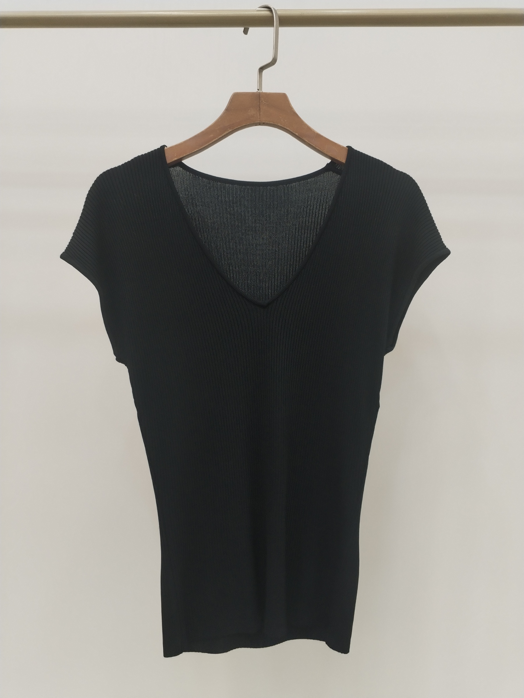 8861 Rylda Ribbed V-Neck Cooling Knit Top (B 38-52cm; L 52cm)