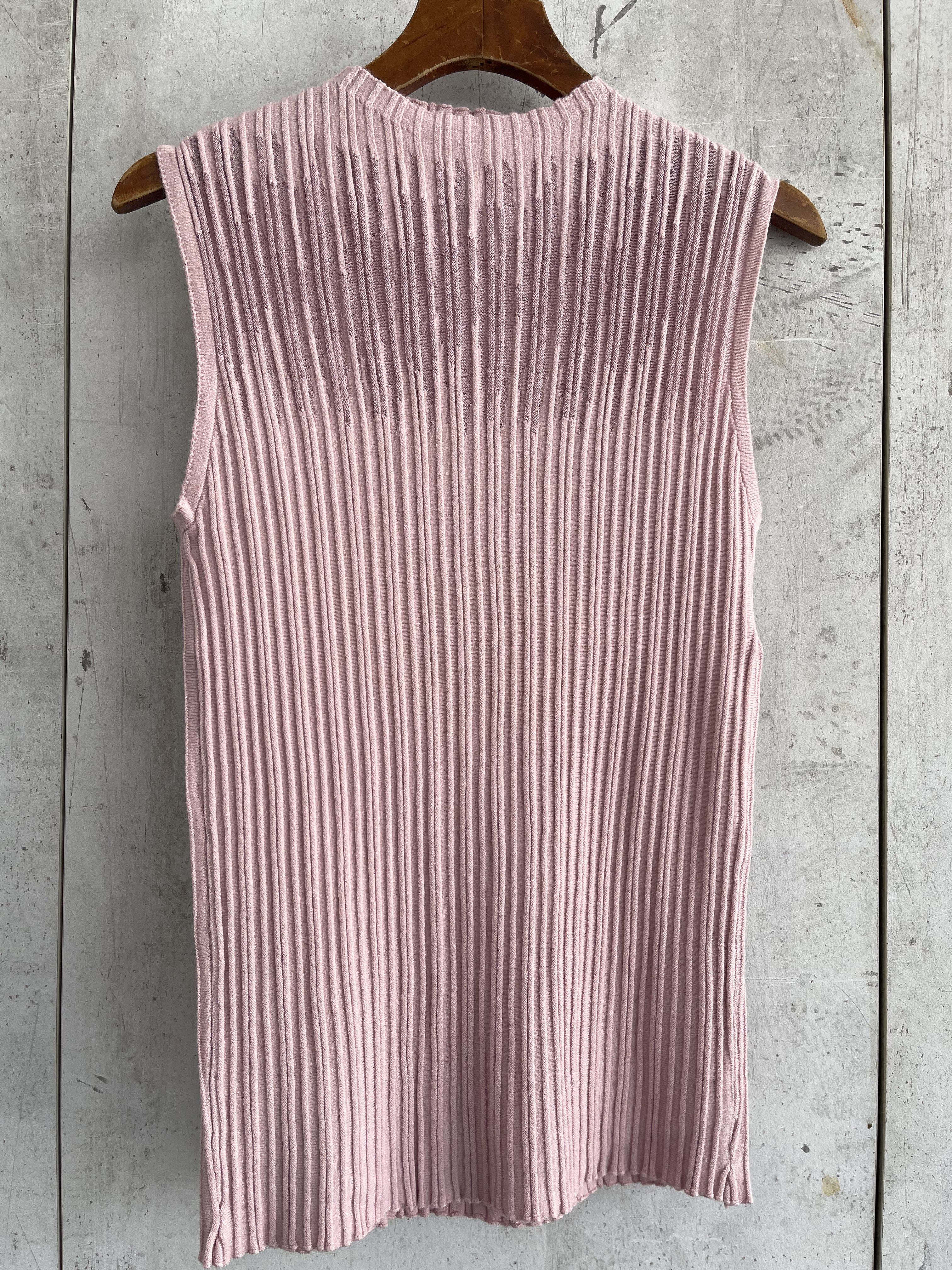 1931 Sales: Cosette High Neck Sleeveless Knit Top (B 35-47cm; L 56cm)