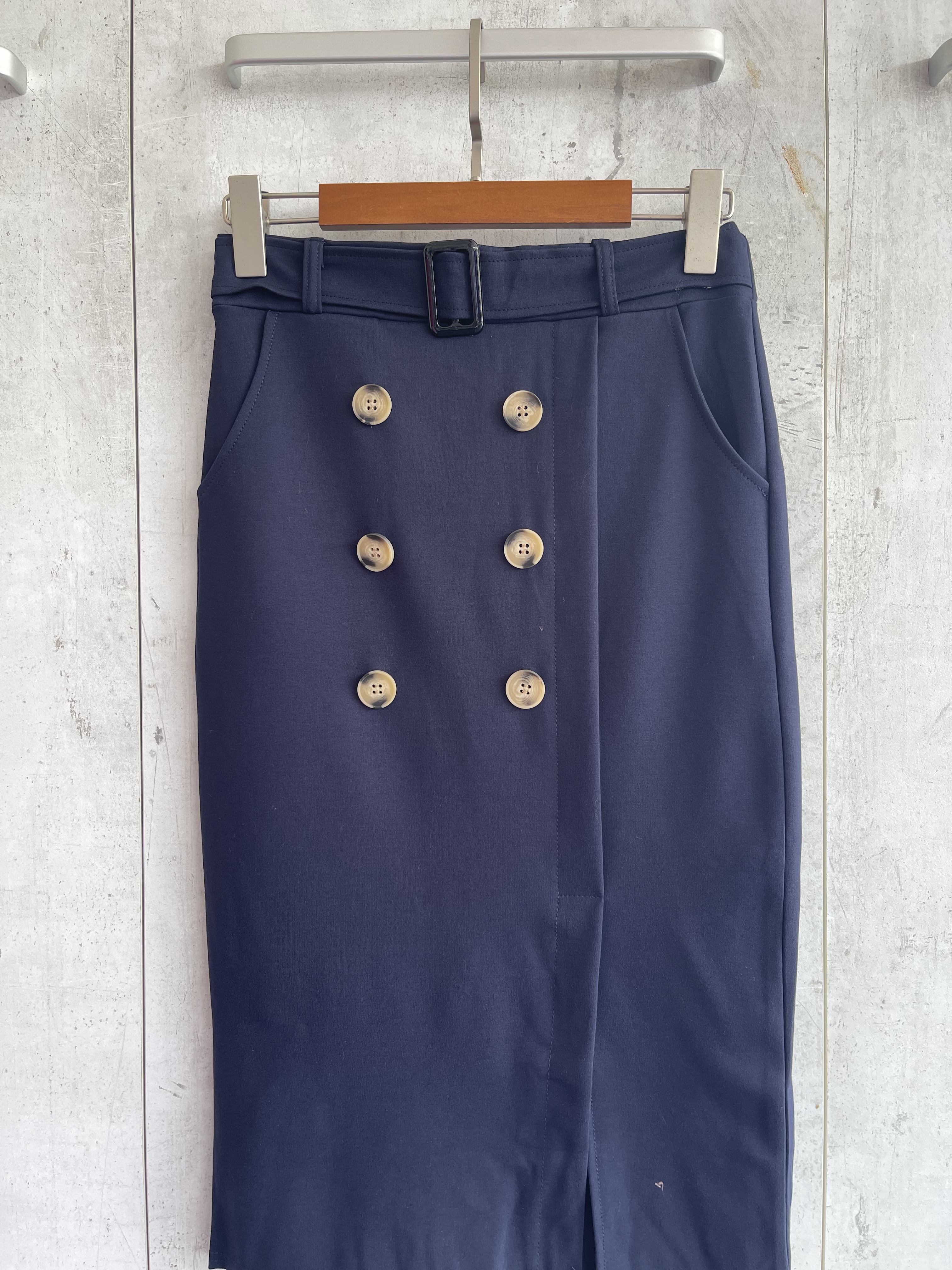 2422 Madara Midi Skirt W Non Functioning Buttons & Belts (UW 36-48cm; H 41-52cm; L 67cm)