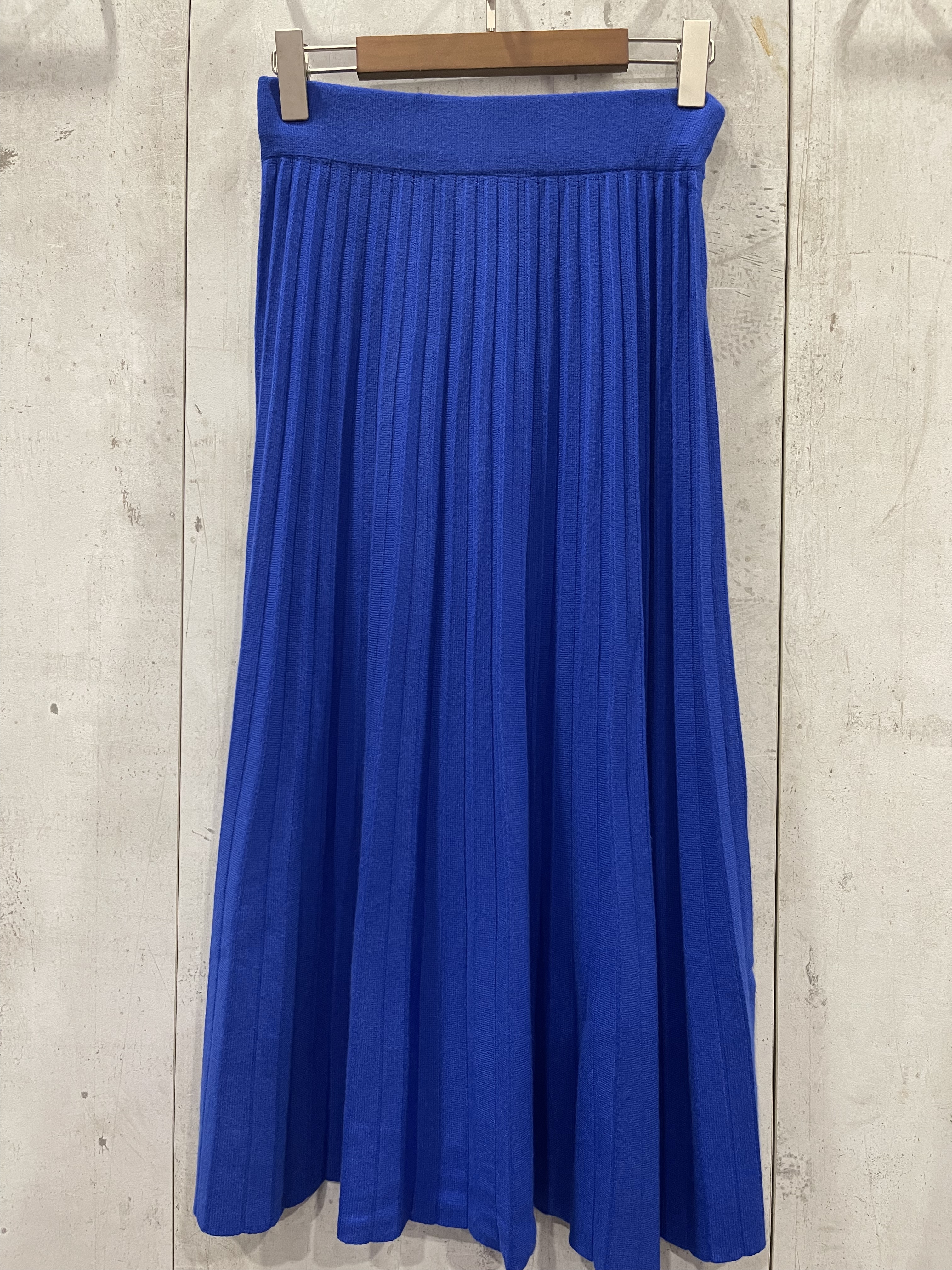 1703 Sales: Farryn Flare Knitted Skirt (UW 31-50cm; H 54-75cm; L 77cm)
