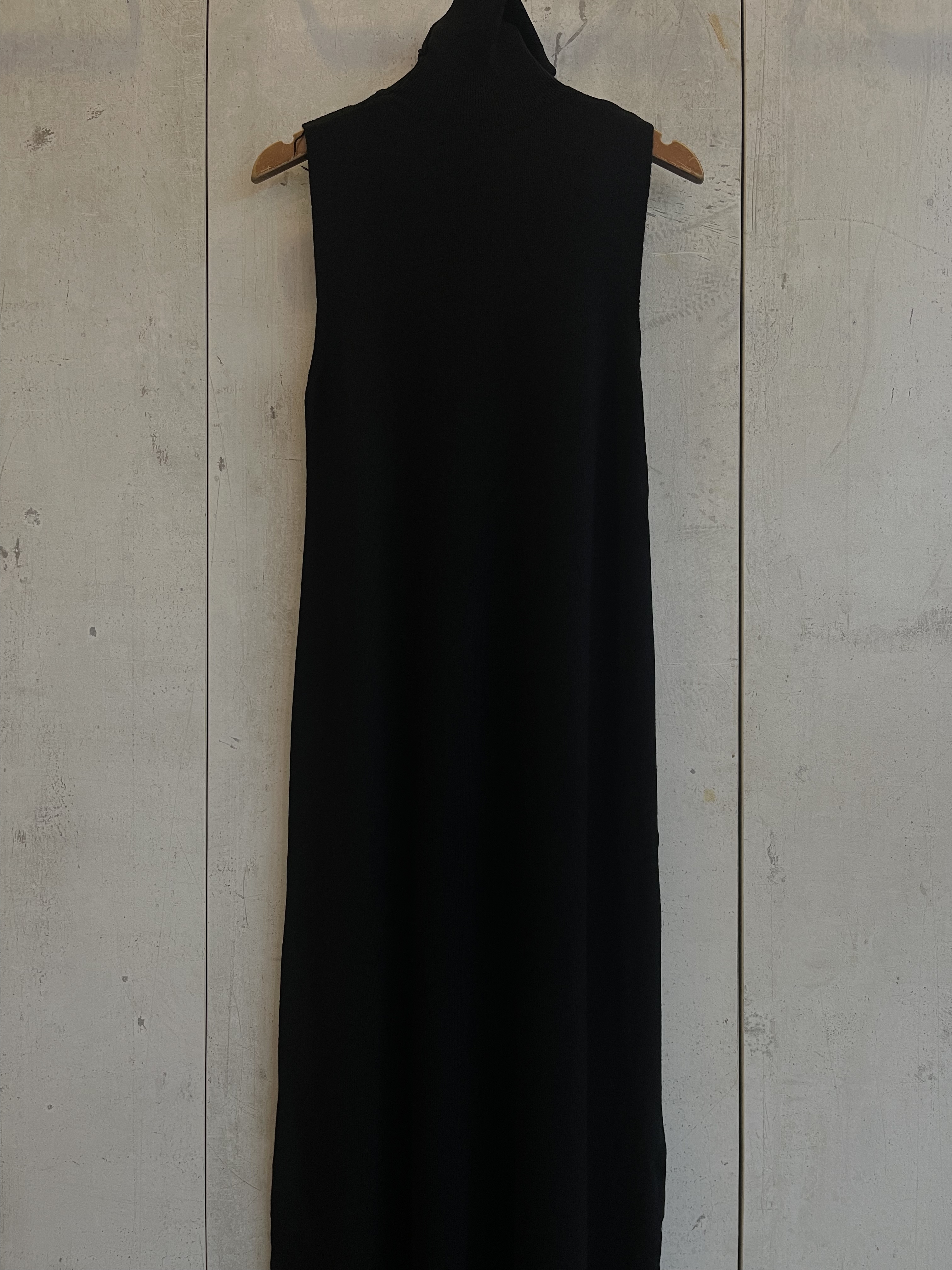 1608 Tiziano Turtleneck Sleeveless Knit Dress (B 36-52cm; H 50-75cm; L 109cm)