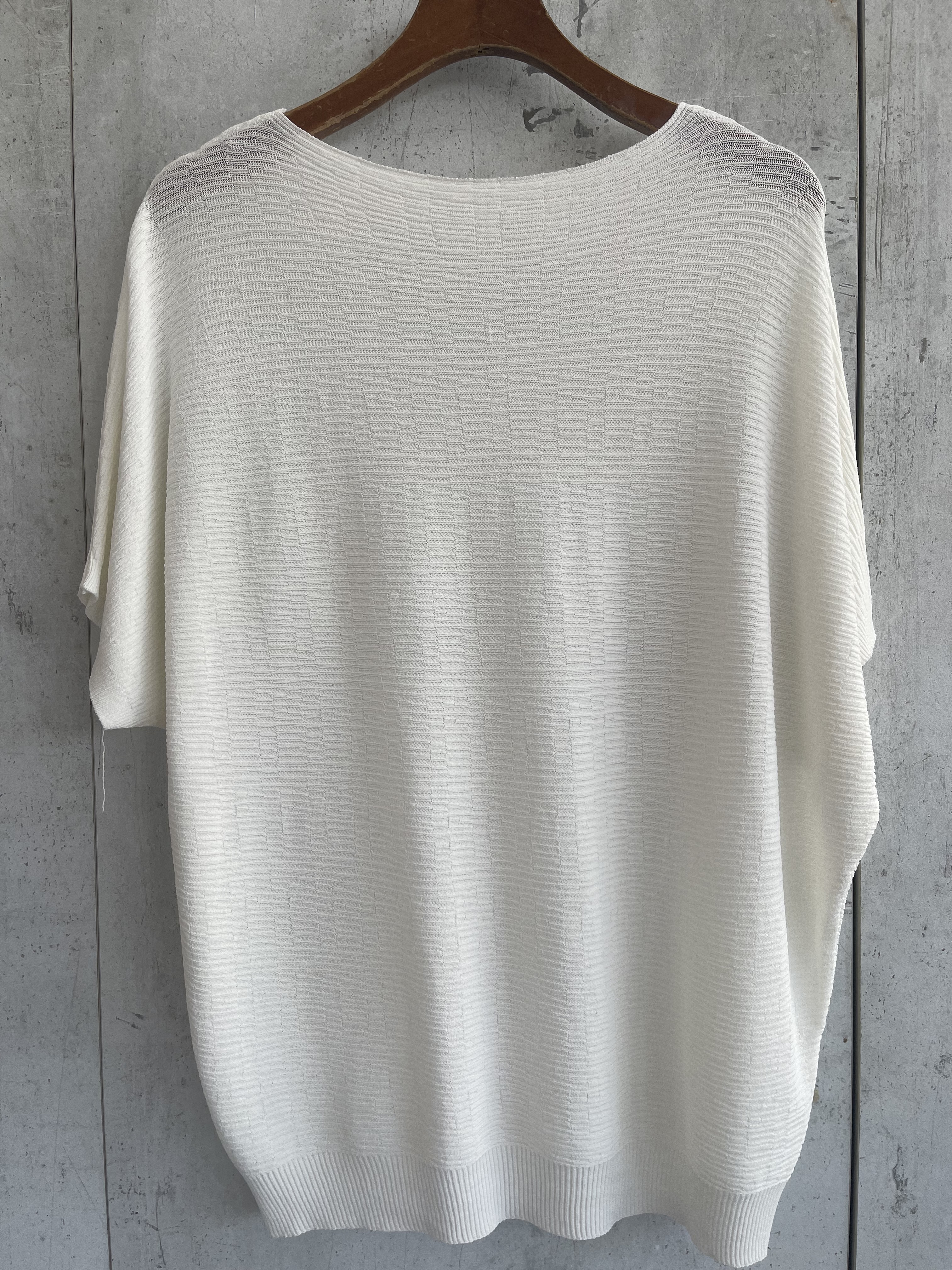 818 Coraline Cap Sleeved Knitted Top W Ribbed Design (B 53-65cm; L 51cm)