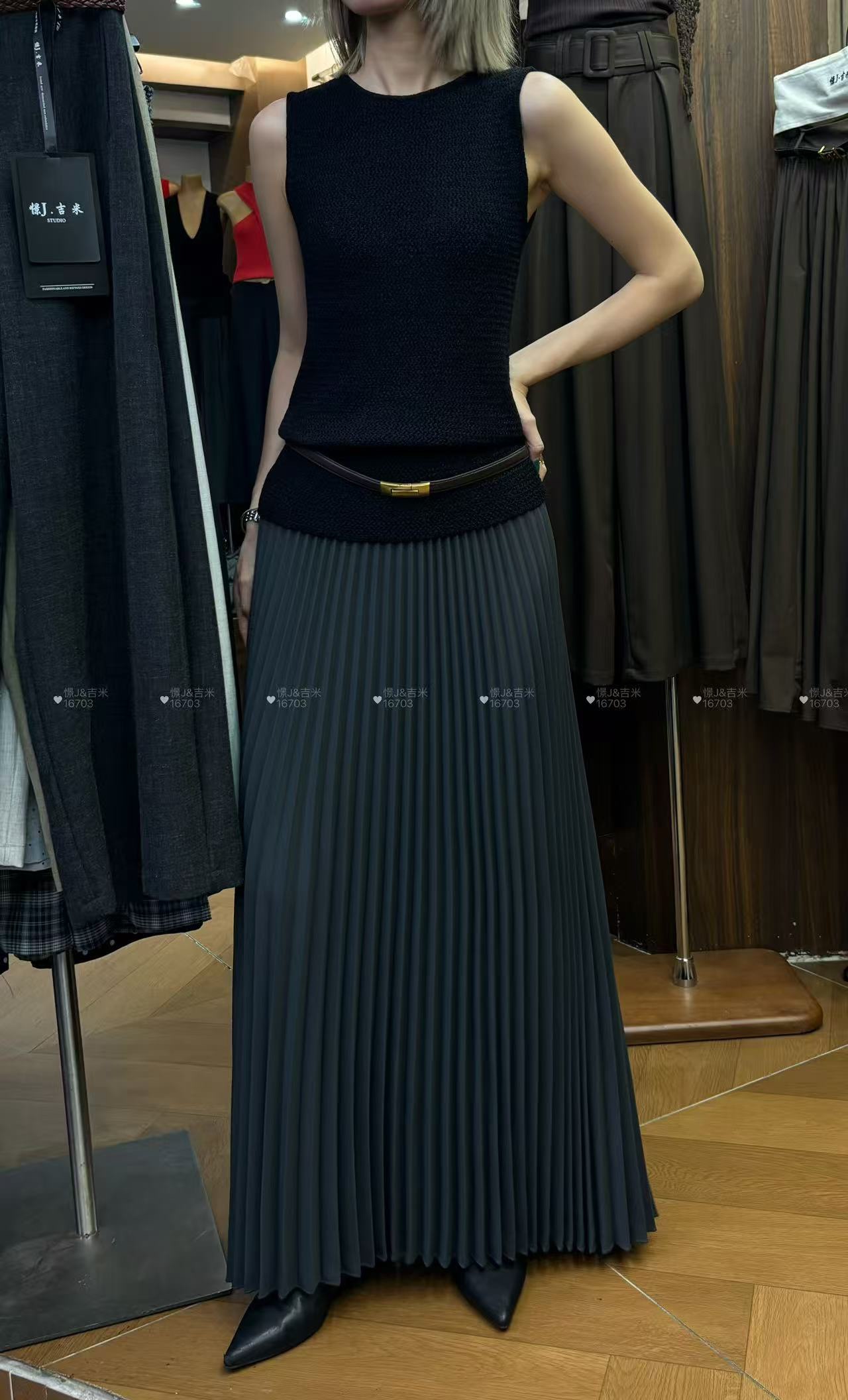 GZ July Stream #susan: (PO) 16703 Elysian Pleated Maxi Skirt (UW 32-40cm; L 93cm)