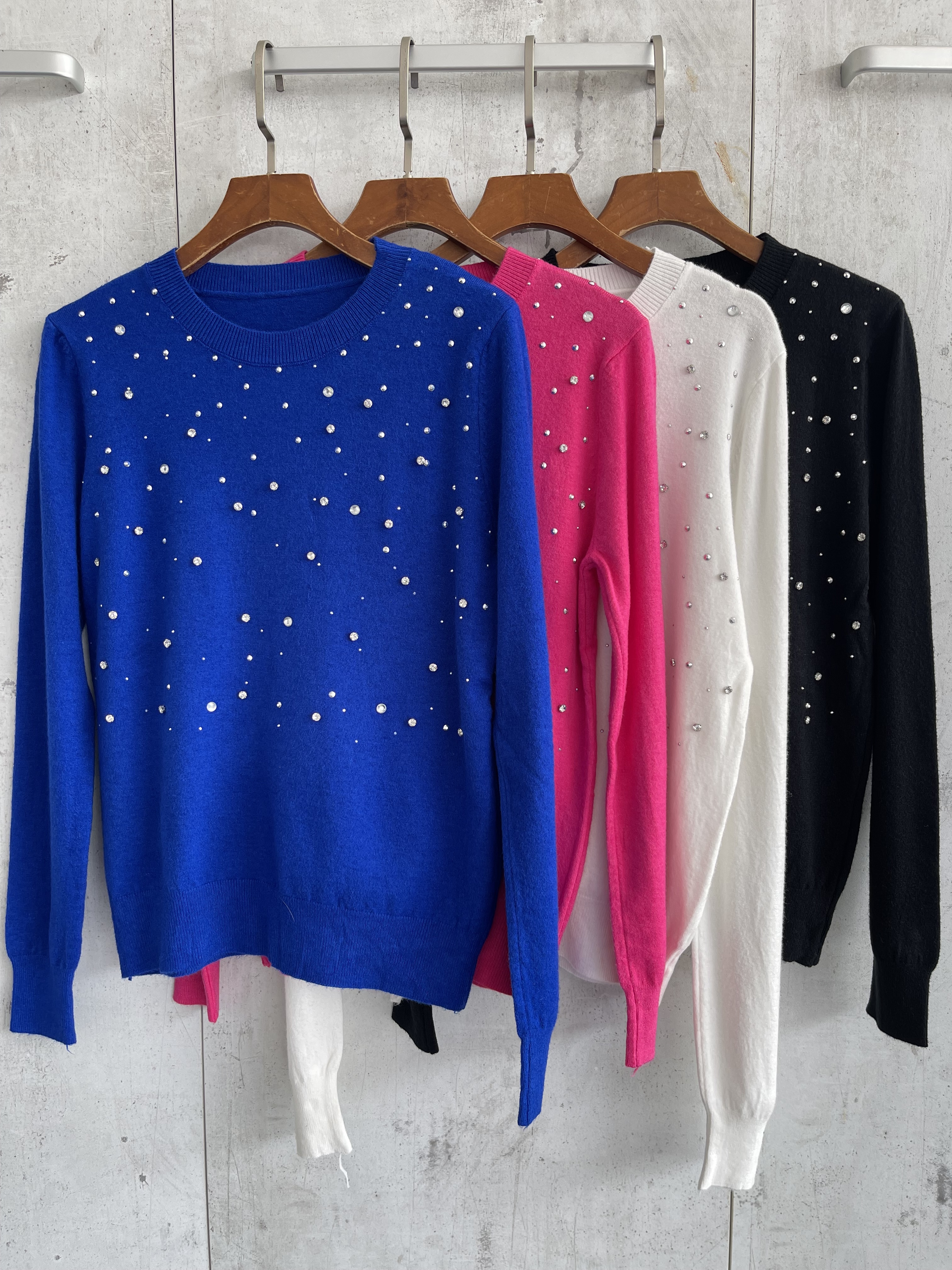 2250 Harriet Long Sleeved Knit Top W Mixed Rhinestones (B 42-53cm; L 54cm)