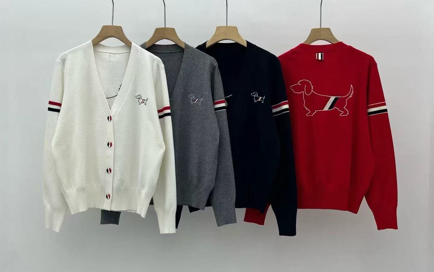 GZ Oct Stream #: (PO) 9978-3 Wren Dachshund Cardigan (B cm; L cm)