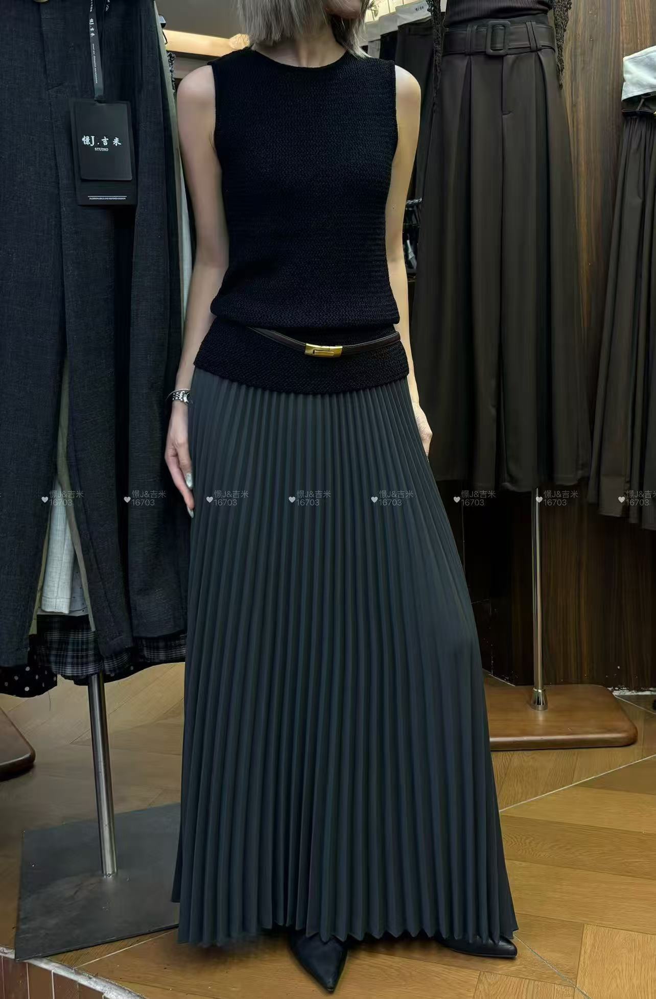 GZ July Stream #susan: (PO) 16703 Elysian Pleated Maxi Skirt (UW 32-40cm; L 93cm)