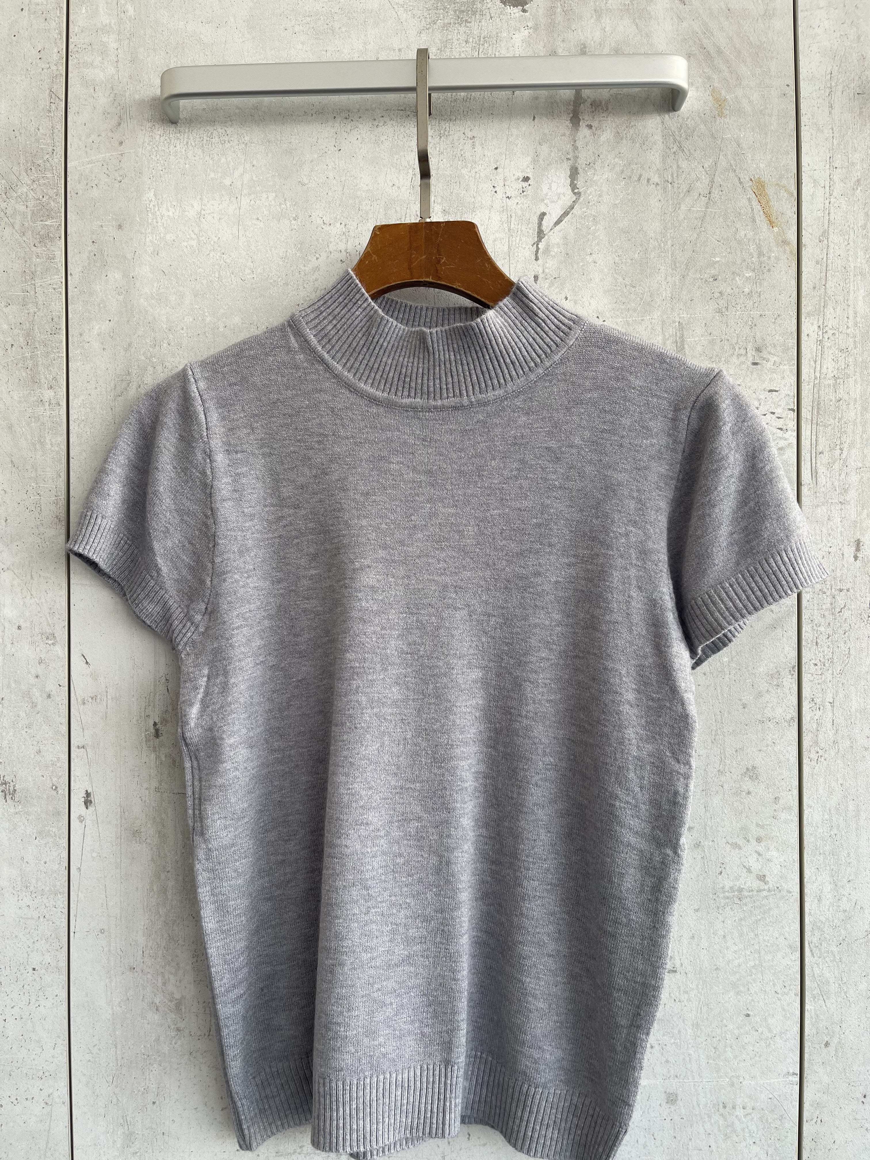 558: Basic High Neck Knit Top (B 36-48cm; L 50cm)