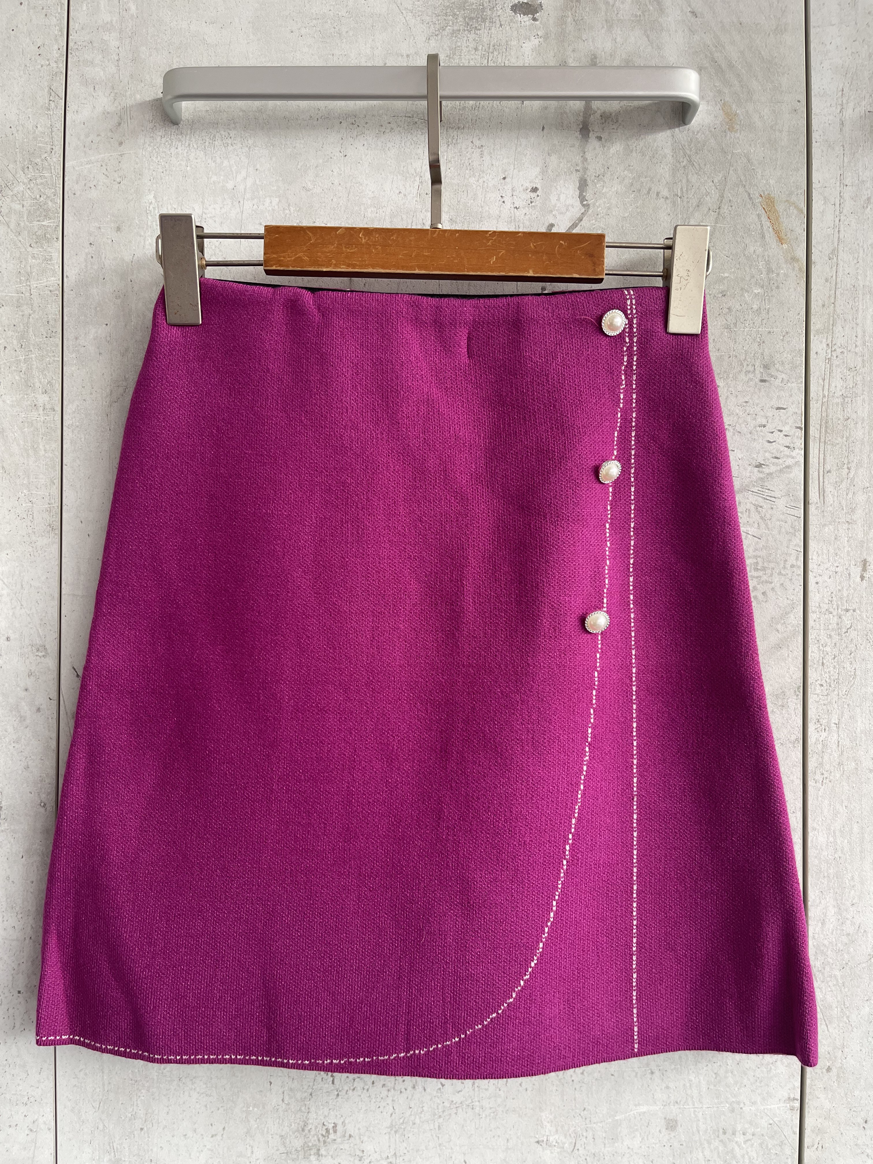 323 Kassidy Knitted Mini Skirt (UW 32-45cm; H 43-48cm; L 45cm)