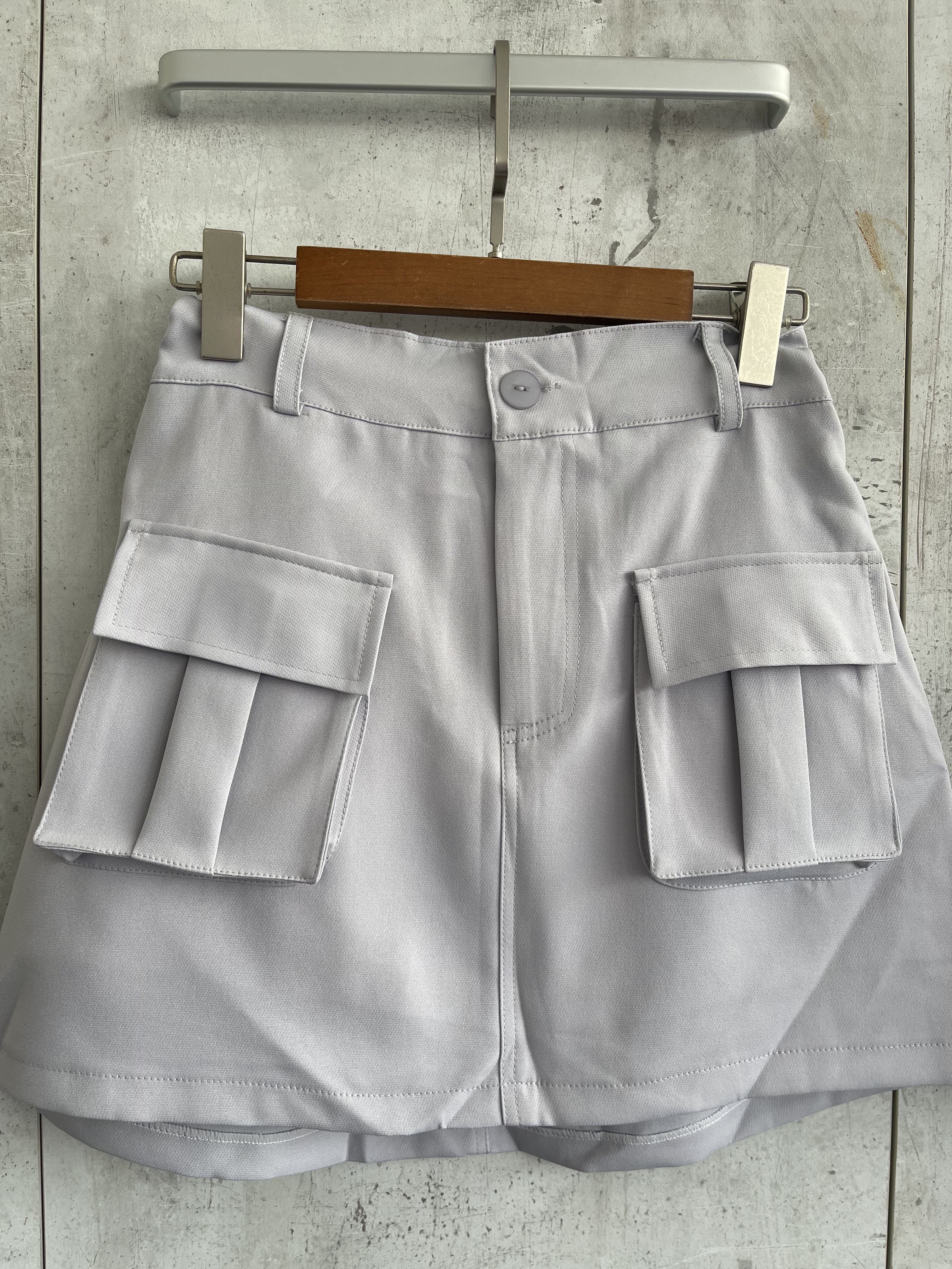 1689 Sales: Coolidge Chic Skirt (UW 32-45cm; H 49-55cm; L 39cm)