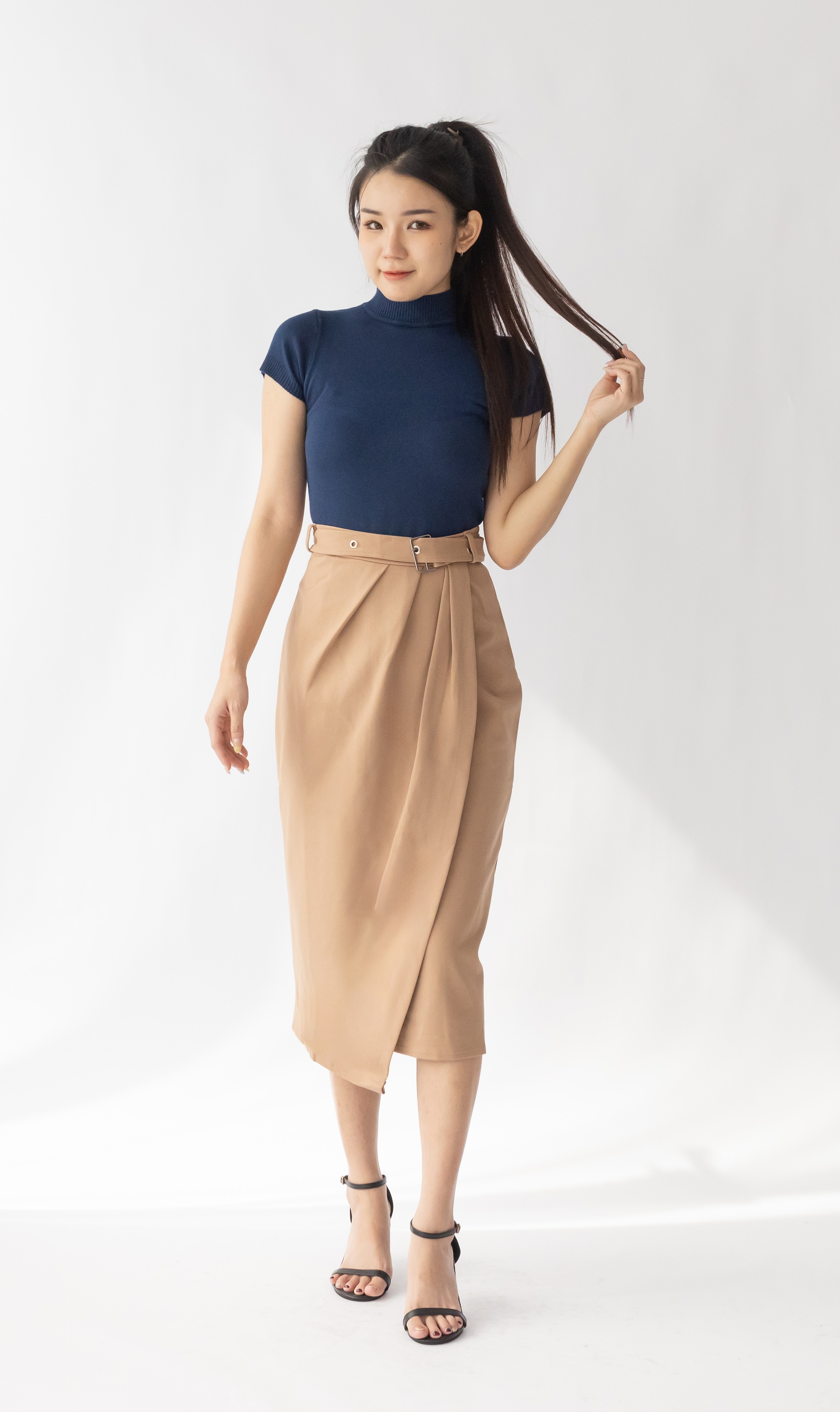 011 Baurelle Back Slit Skirt w Belt (UW 36-48cm; H 44-59cm; L 75cm)