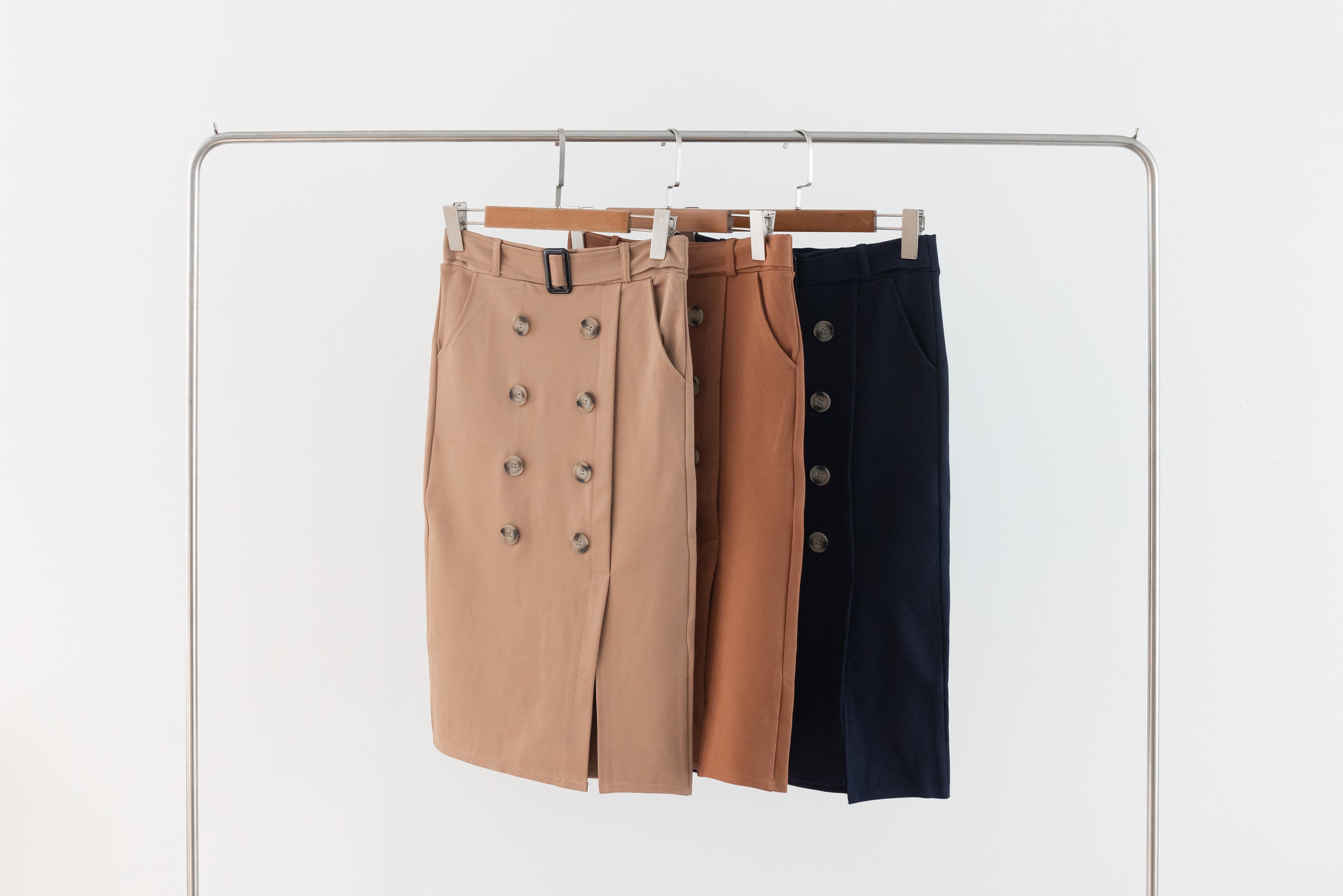 2422 Madara Midi Skirt W Non Functioning Buttons & Belts (UW 36-48cm; H 41-52cm; L 67cm)