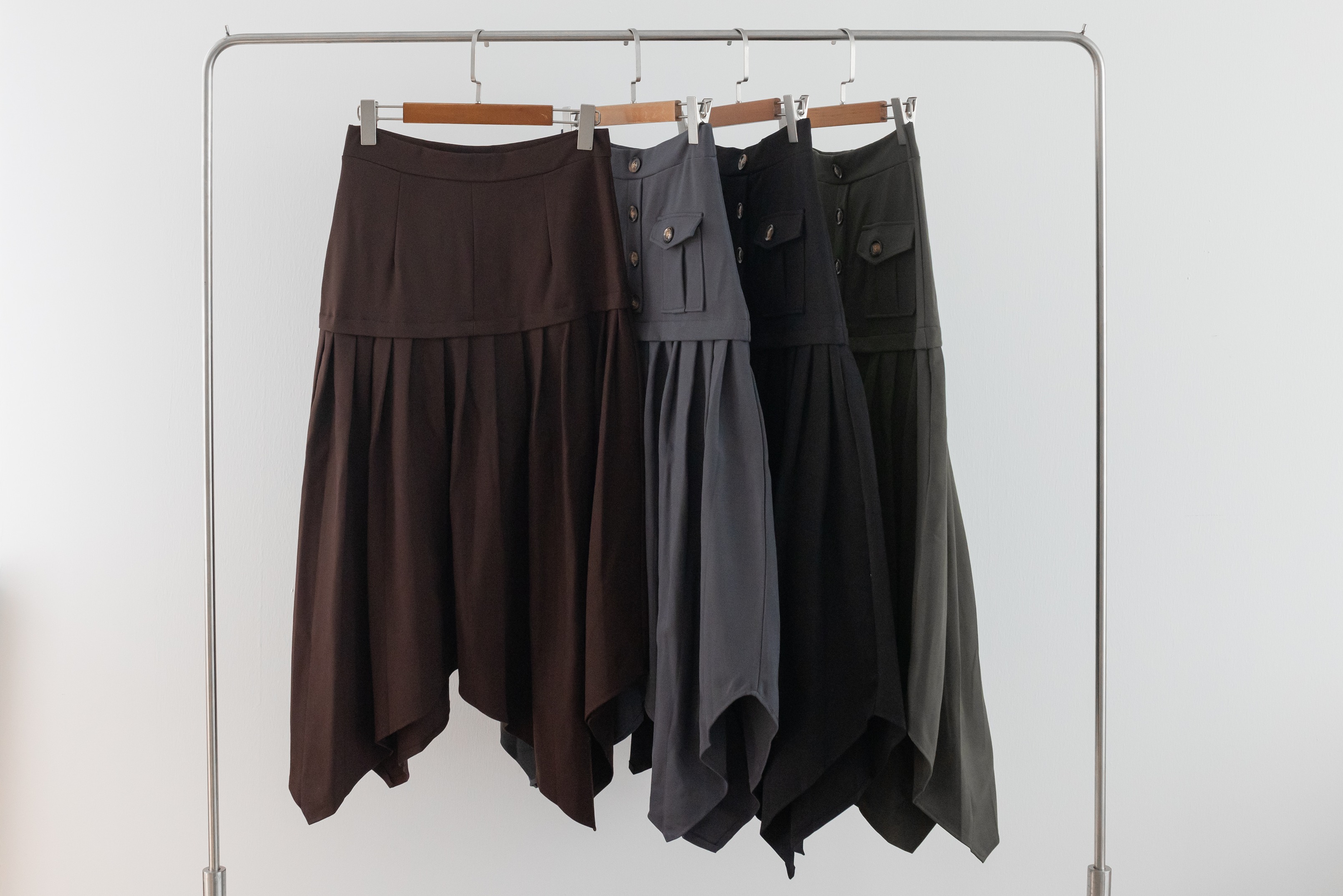 015 Aryanne Pleated A-Line Skirt (UW 36-49cm; H 47-60cm; L 70/93cm)
